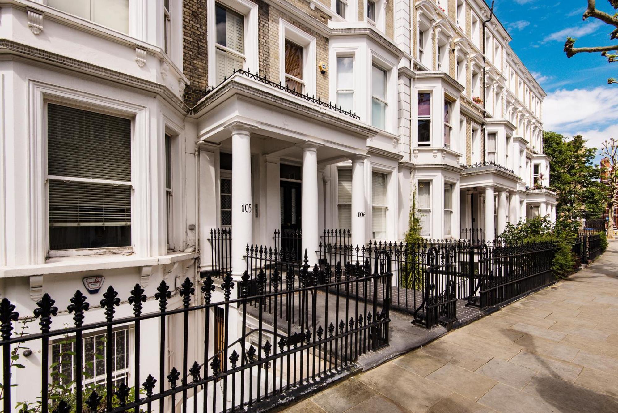 Bright Earl's Court Apartment- Sva * London