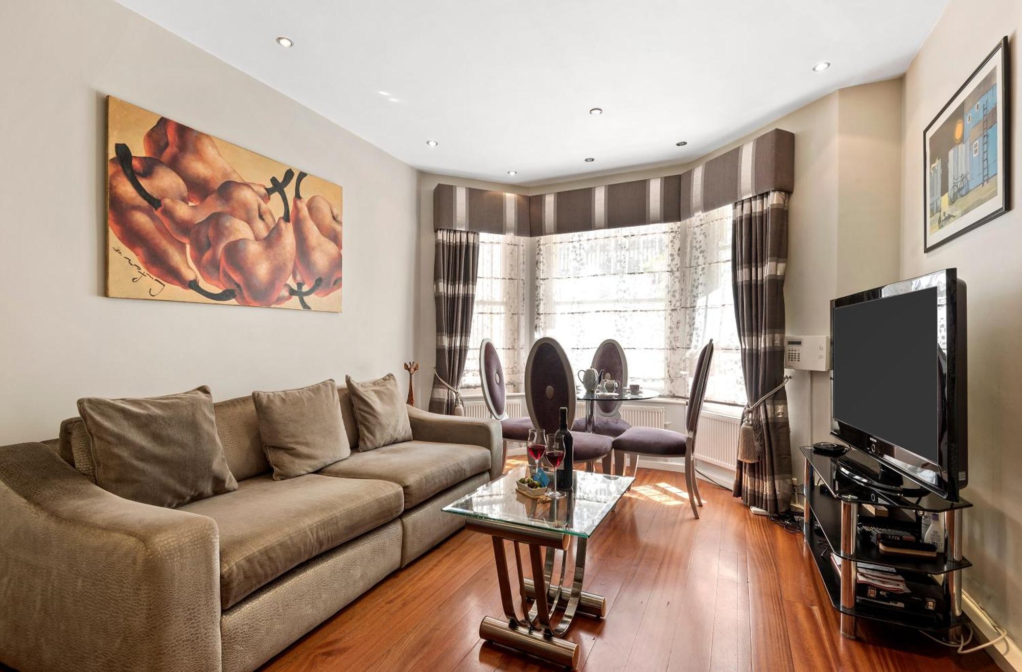 Bright Earl's Court Apartment- Sva Apartment London