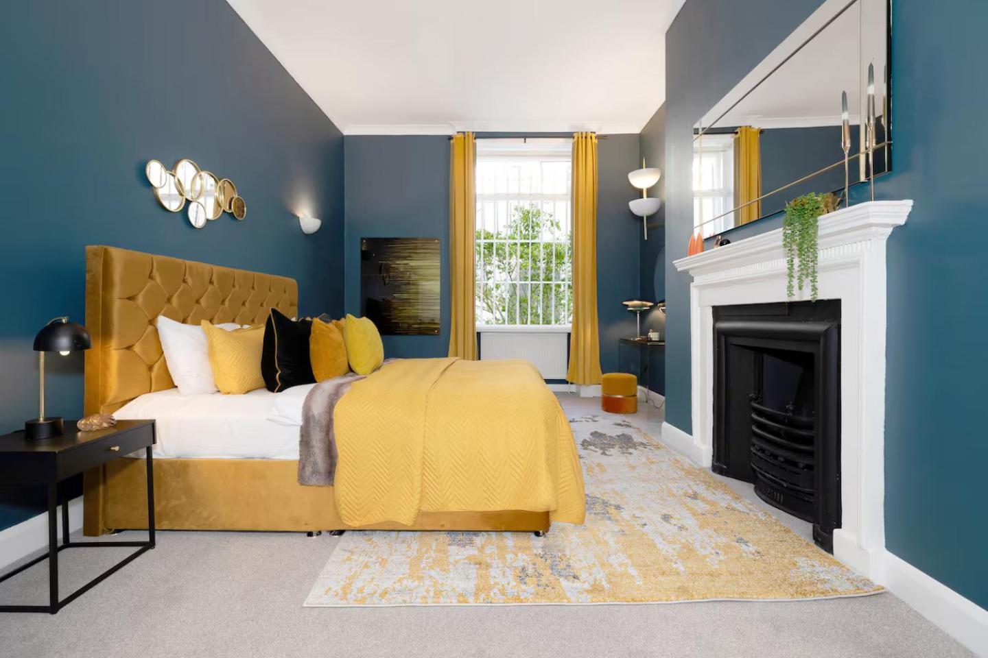 Off Oxford Circus! Large Unique Artist's Family And Friends Apartment London