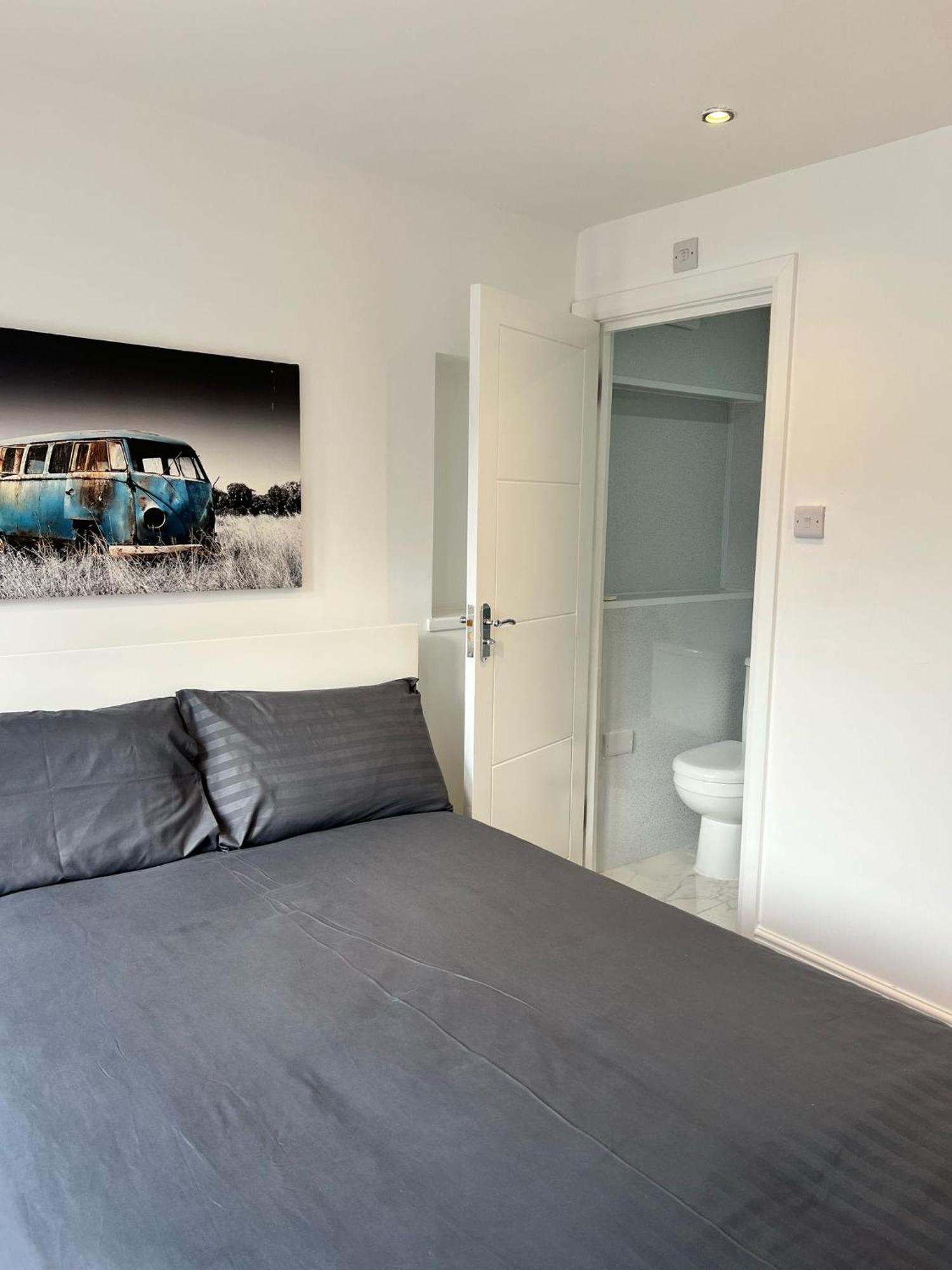 93 West Road Guest house