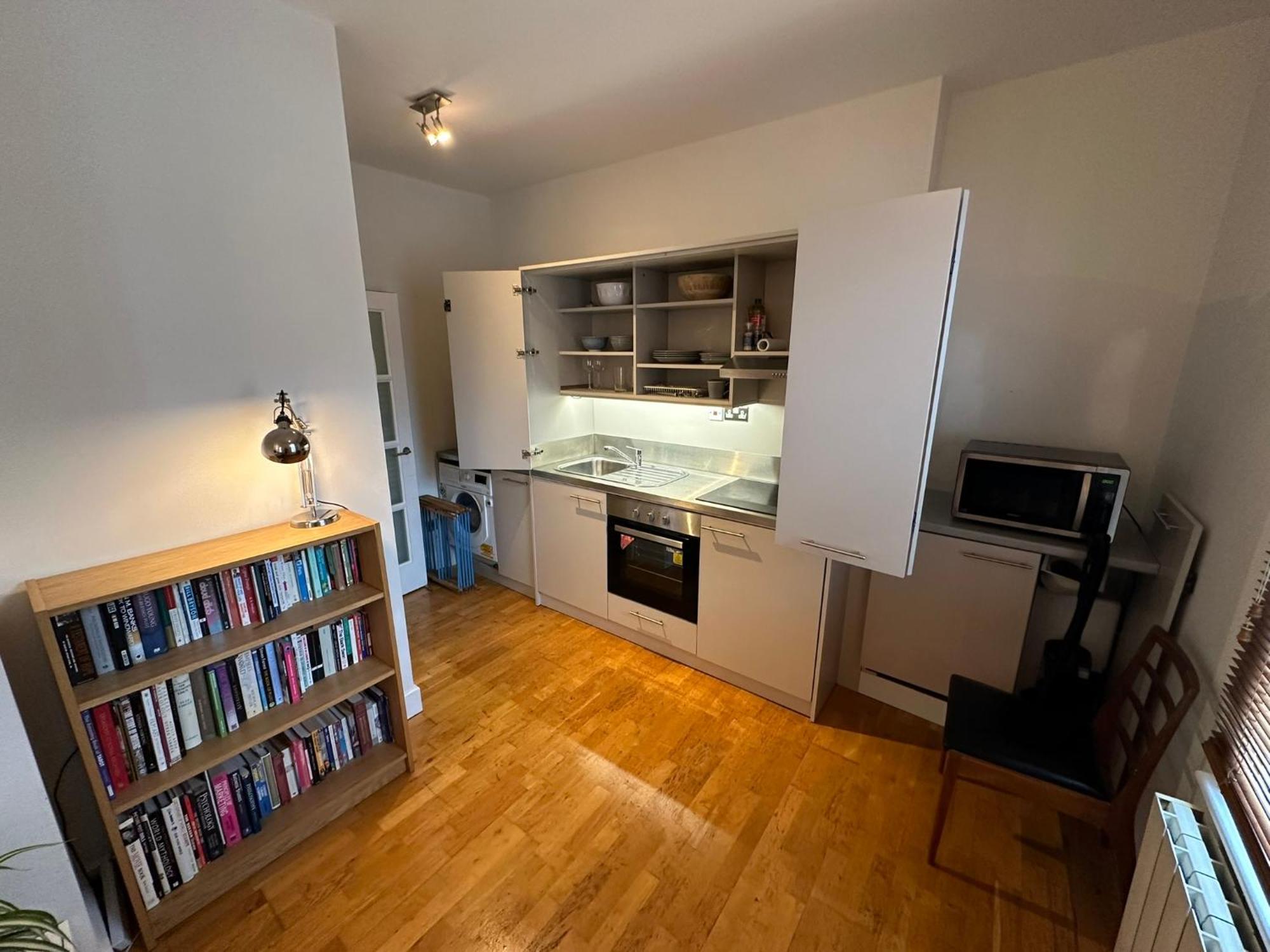 Double Bedroom With Shared Bathroom Stunning Location * Londen