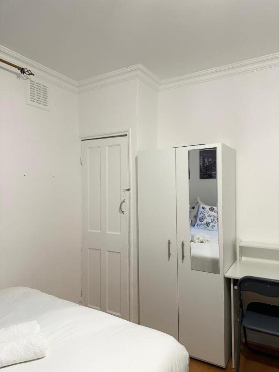 Apartment Budget Grey House London