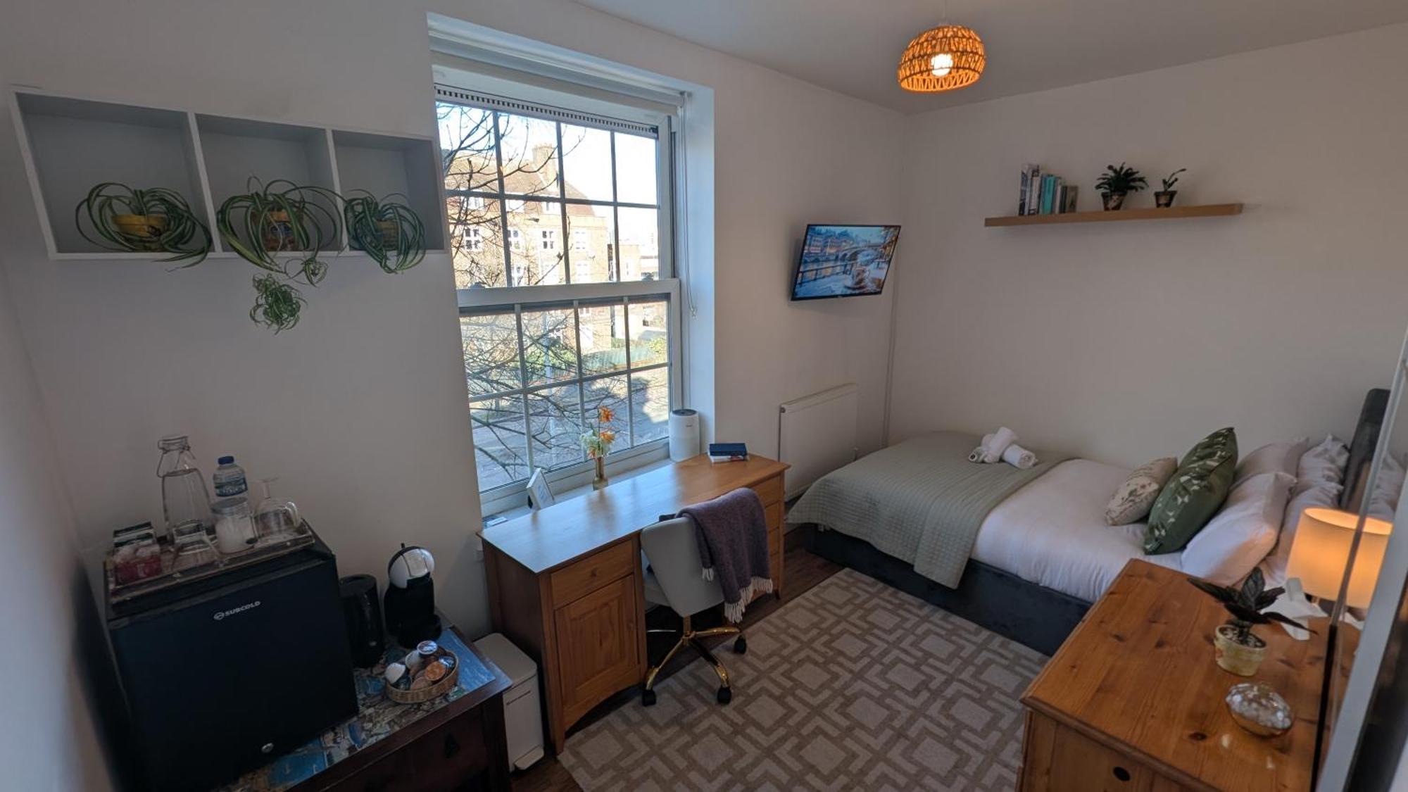 Single Close To Battersea * London