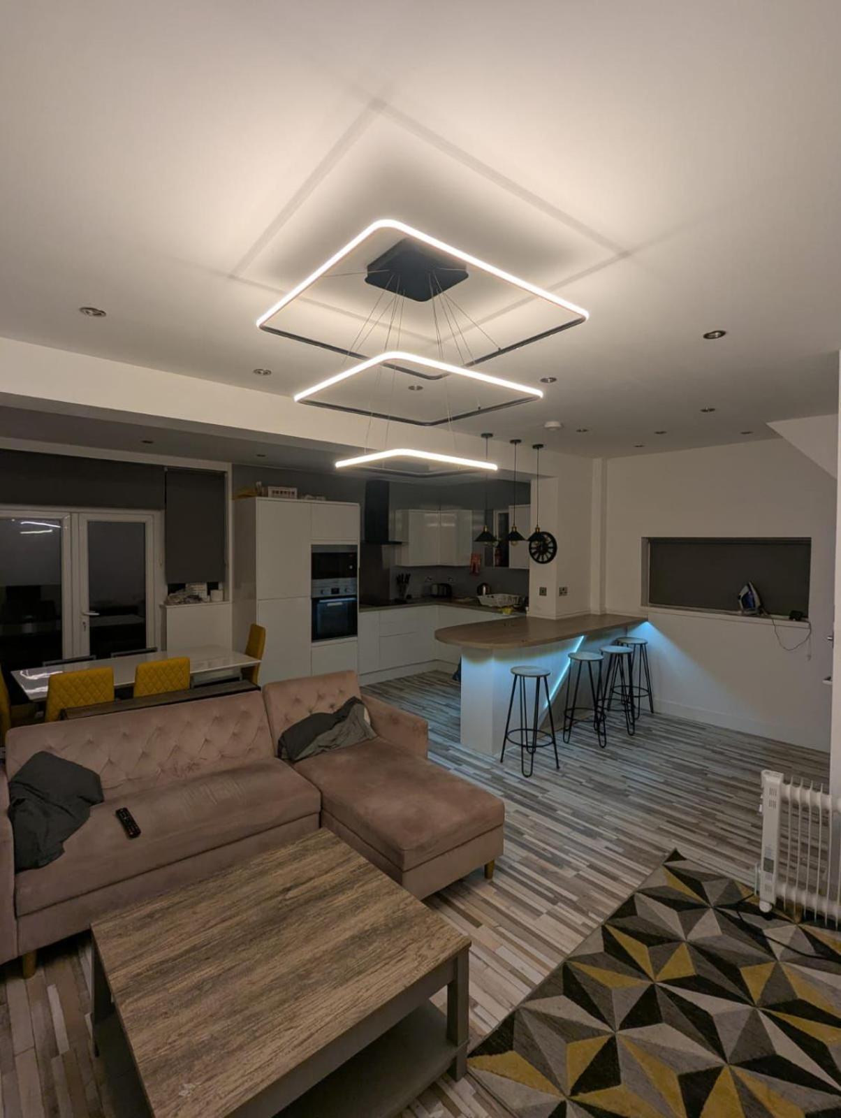 Luxury 3 Bedroom House Apartment *