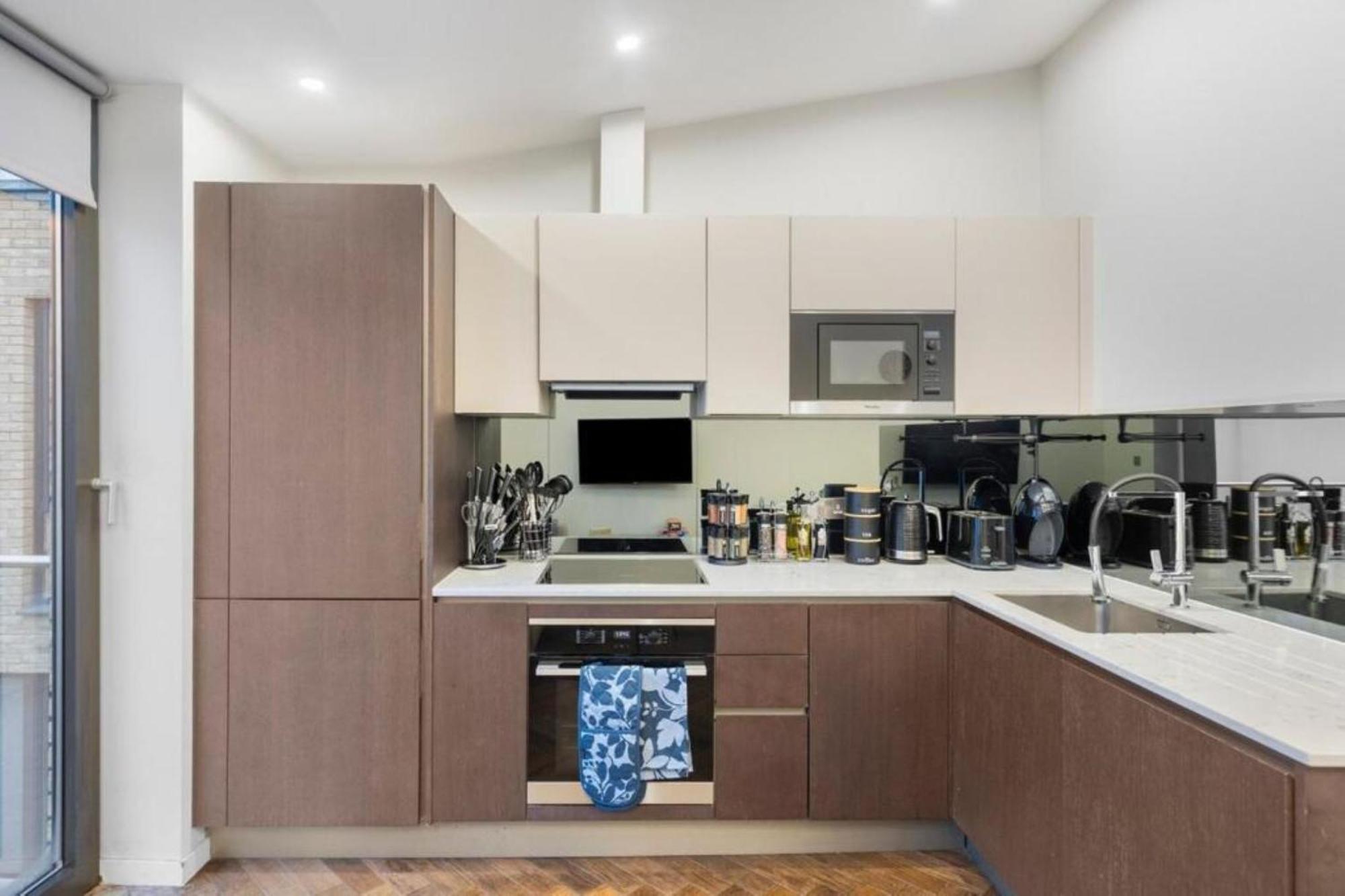 Modern Simplicity, Minimalist 2br Flat In Appartement *