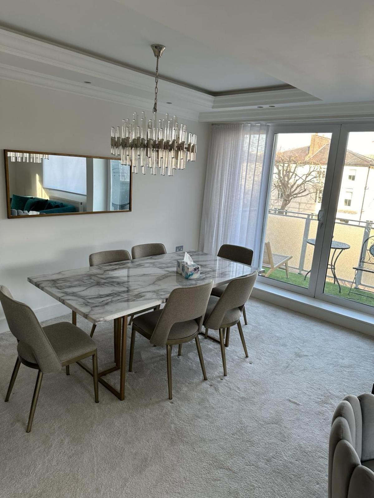 Apartment Durrels House *