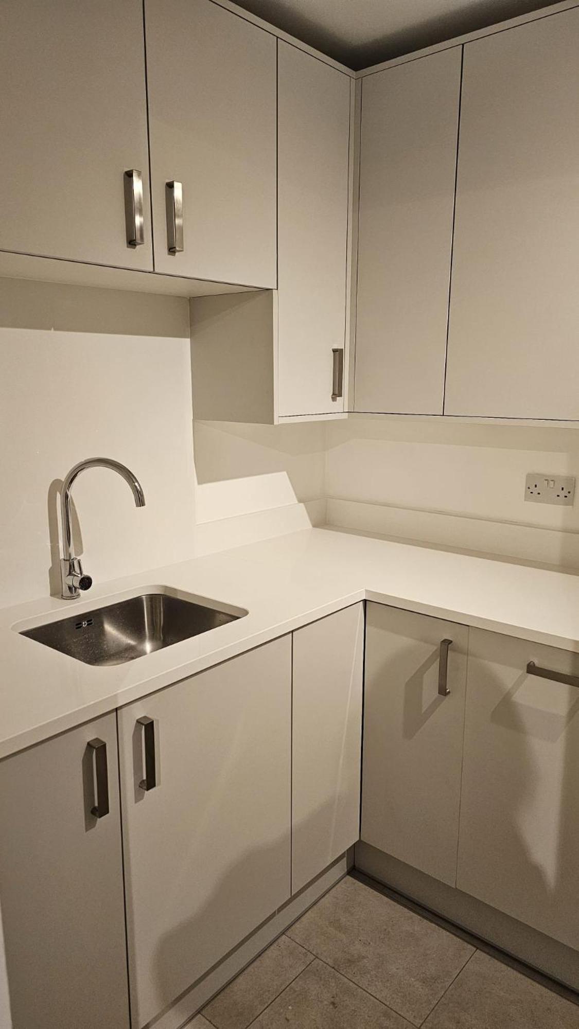 Modern Flat Near London! London