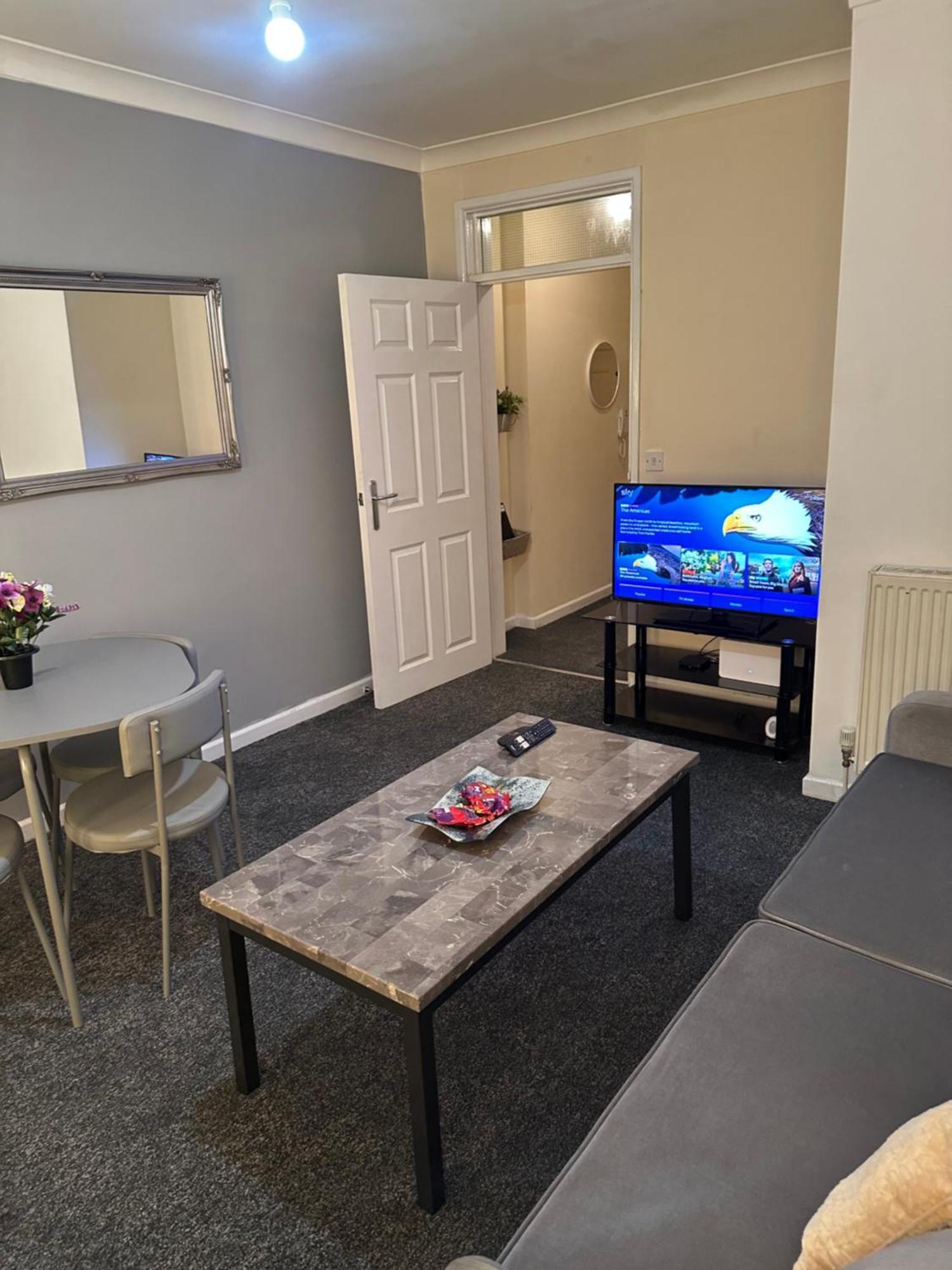 Apartment Great 2 Bed London