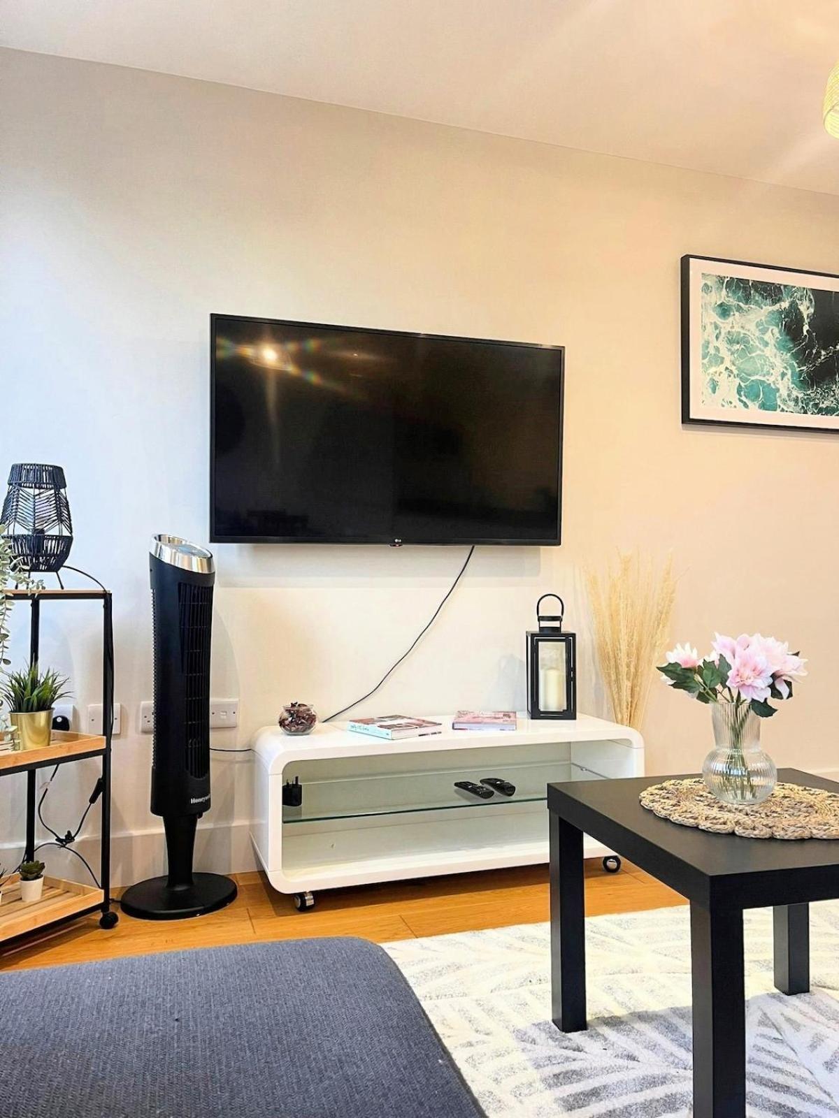 Stylish 1-bed Flat In Canary Wharf London