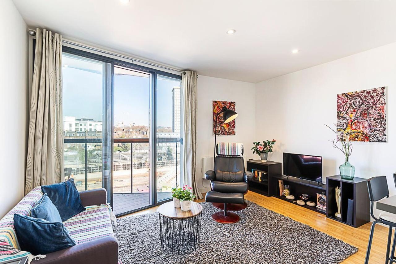 Bright Camden Retreat With Balcony Apartment *