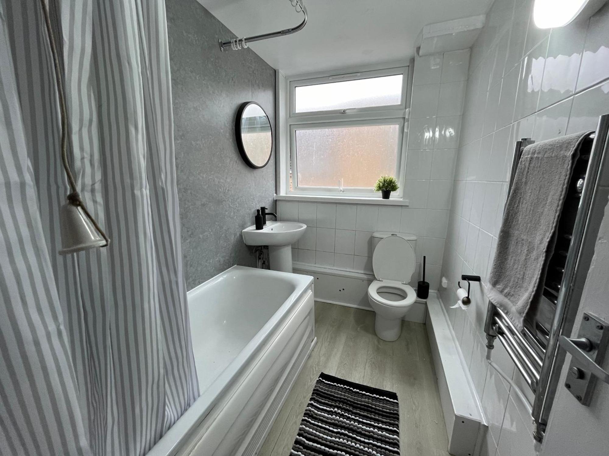 2 - Private Double In 4 Bed Flat Privatunterkunft *