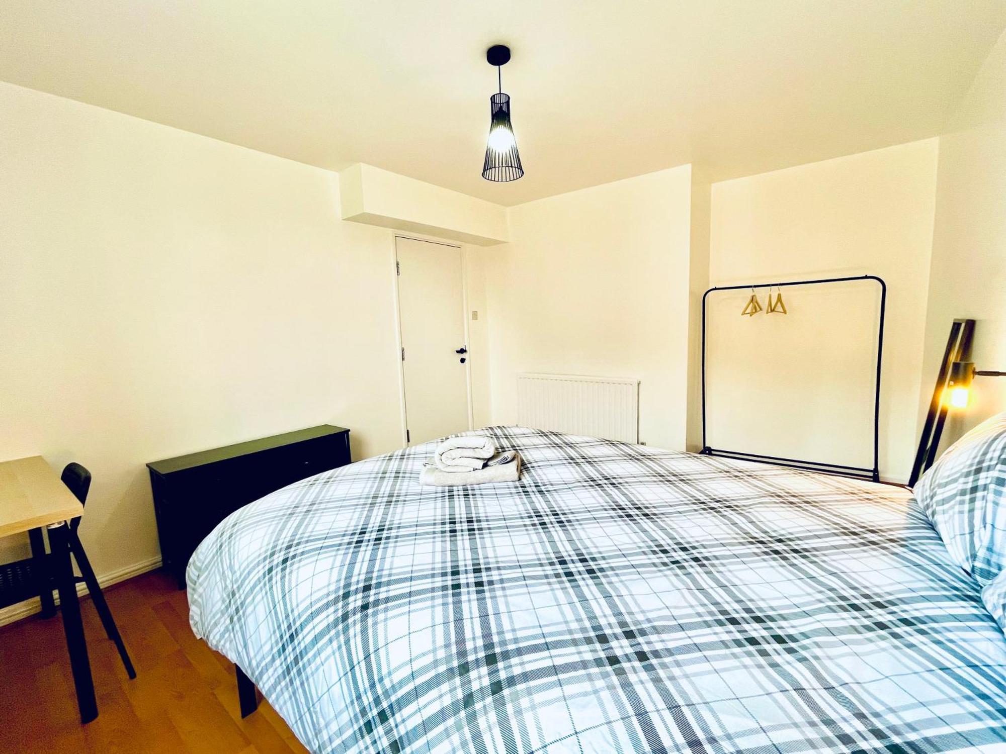 Privatunterkunft 2 - Private Double In 4 Bed Flat *