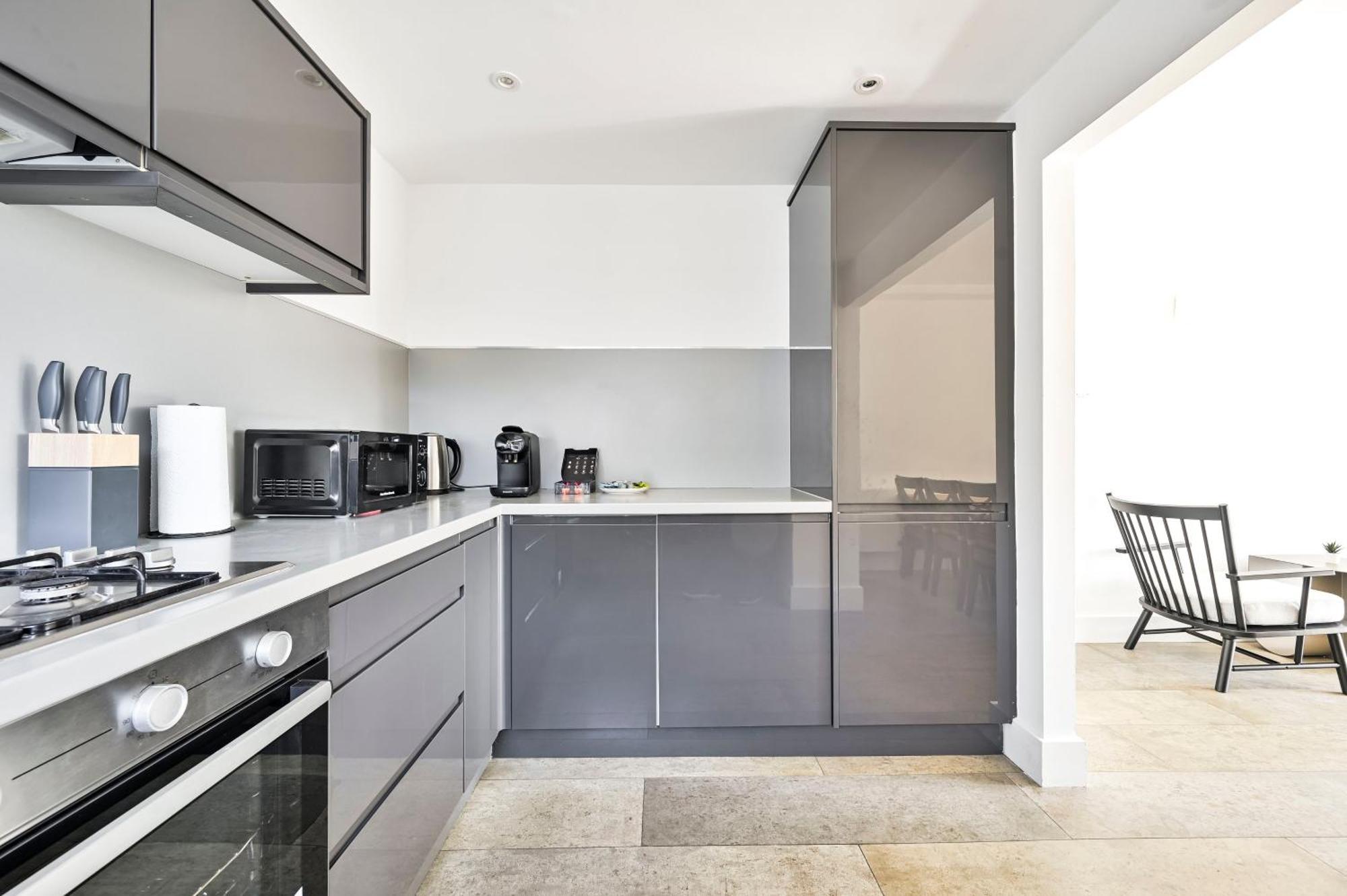 Farringdon Comfortable 3 Bed