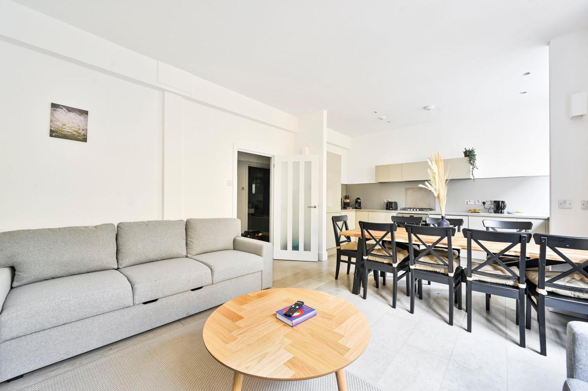 Farringdon Comfortable 3 Bed