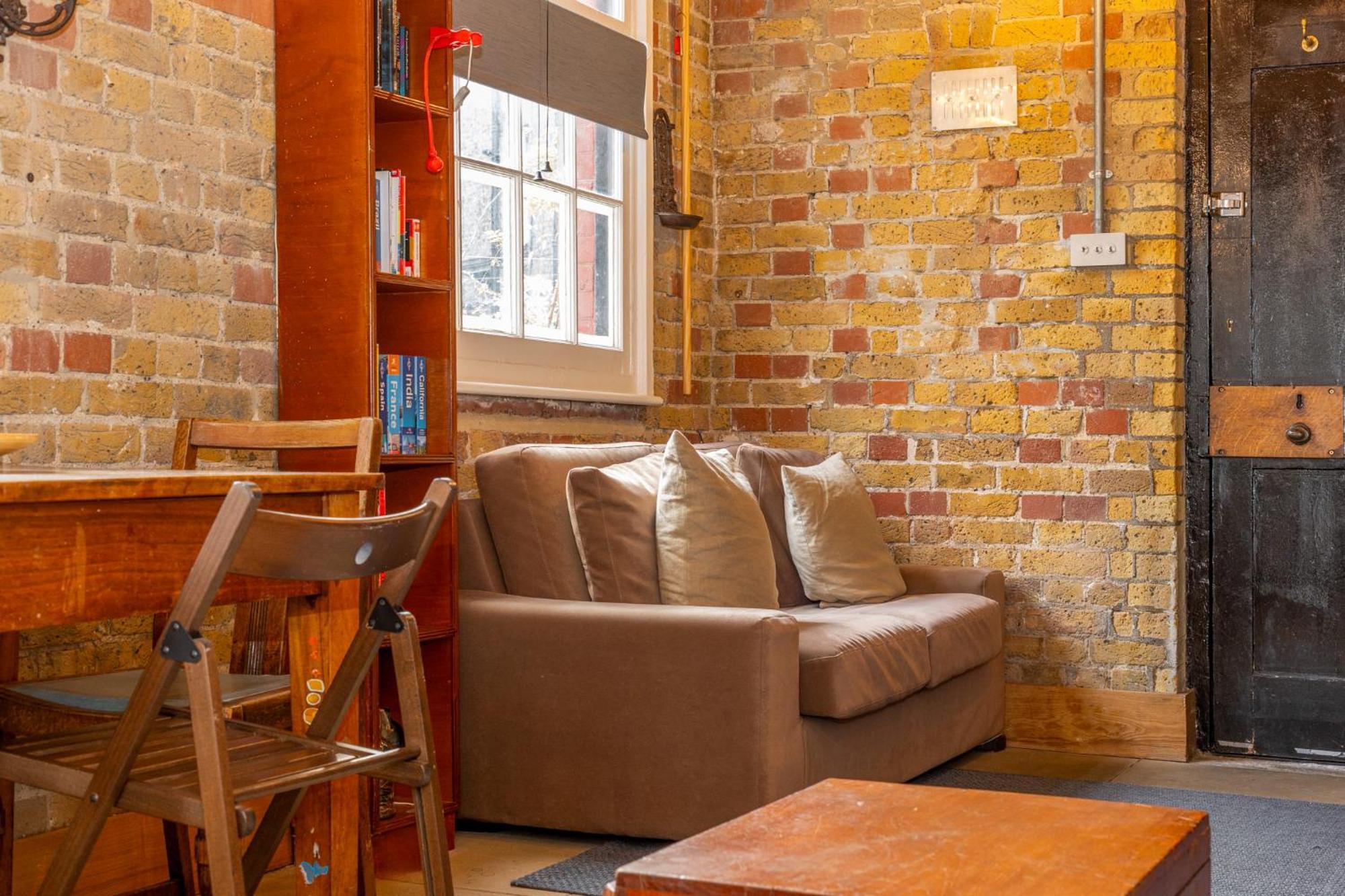 Historic Detached House With Private Courtyard *
