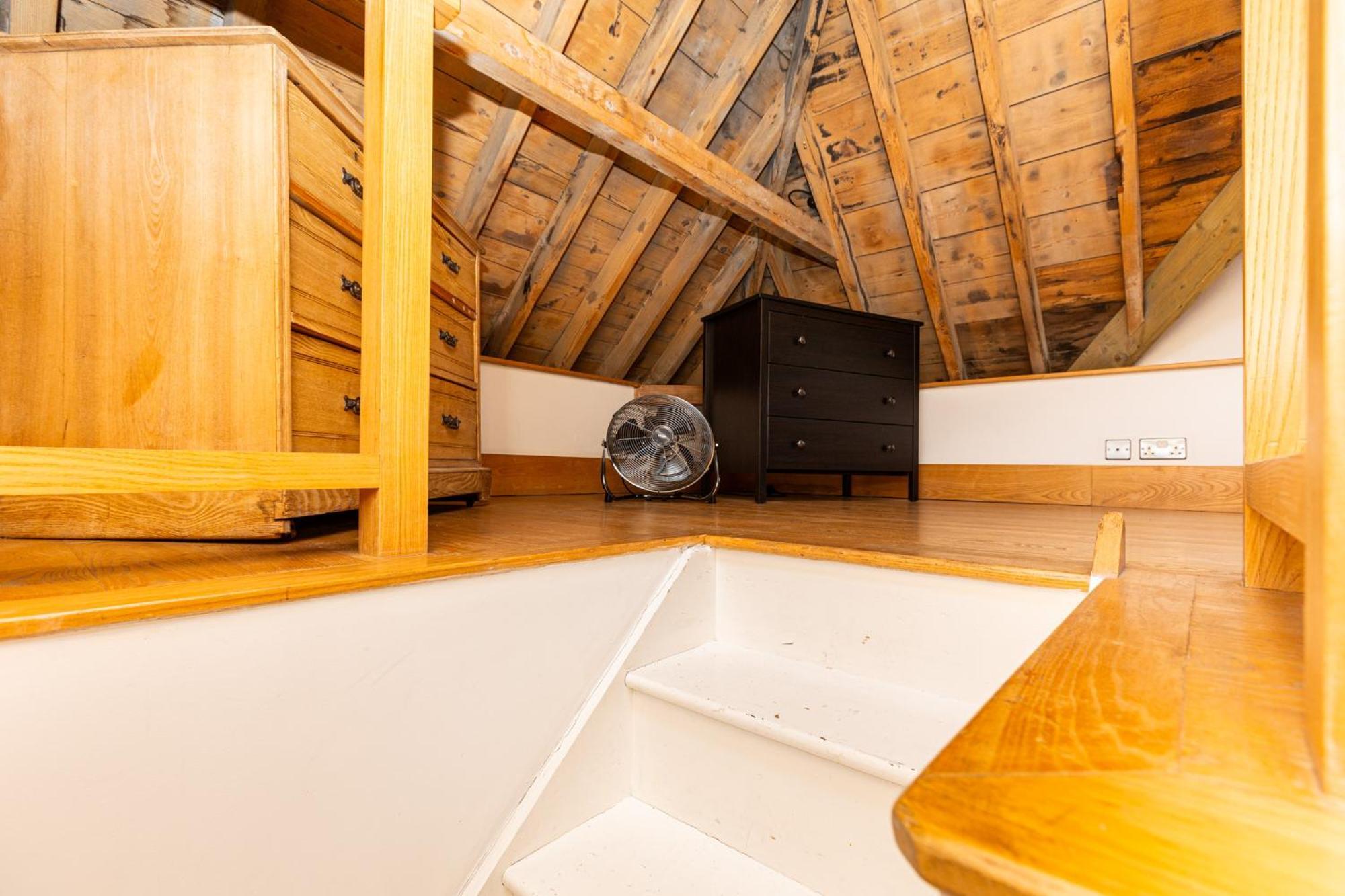 Historic Detached House With Private Courtyard Apartment London
