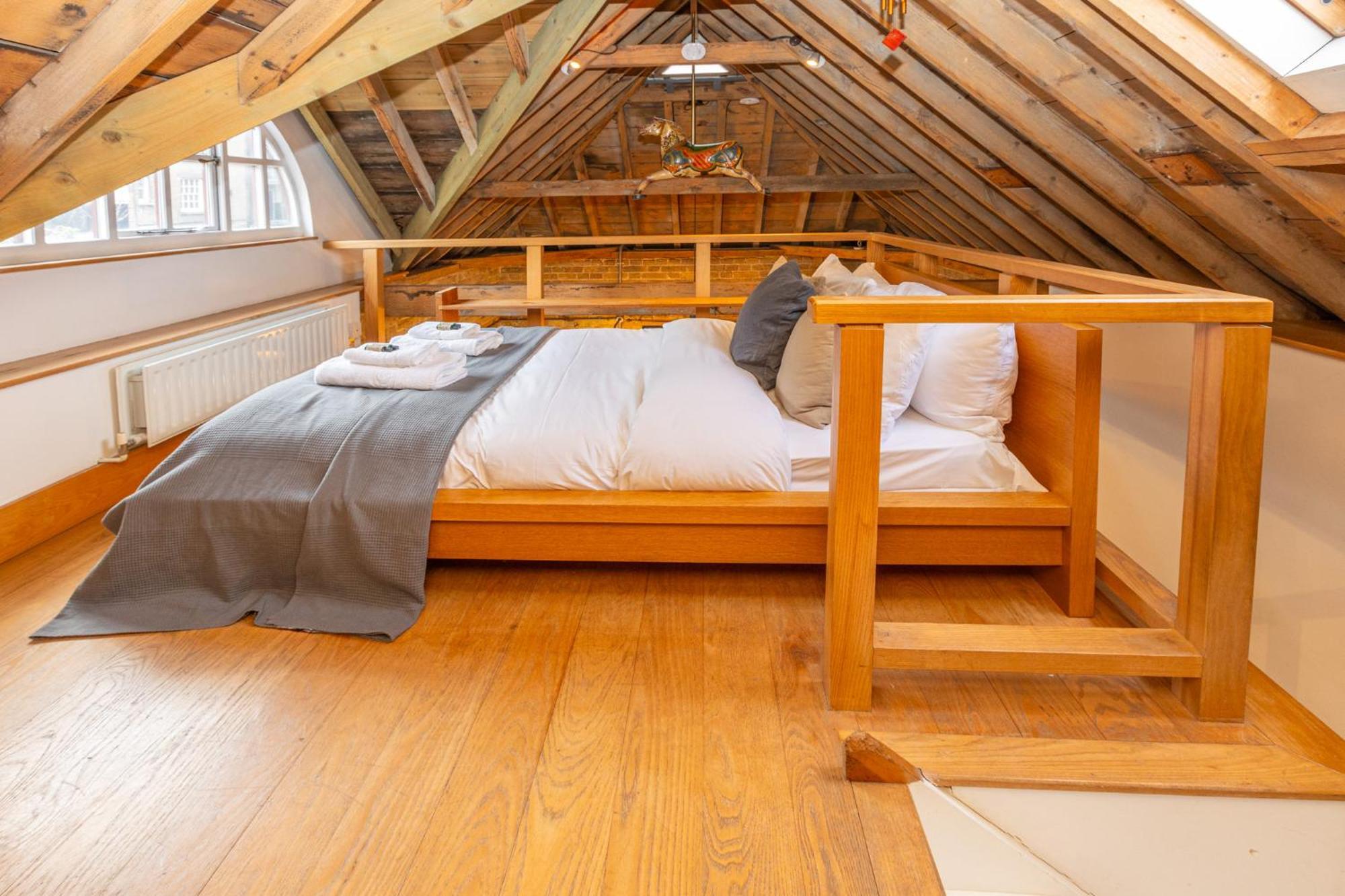 Historic Detached House With Private Courtyard London