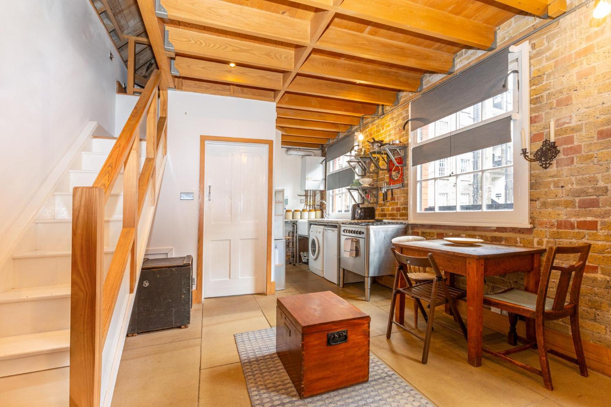 Historic Detached House With Private Courtyard *