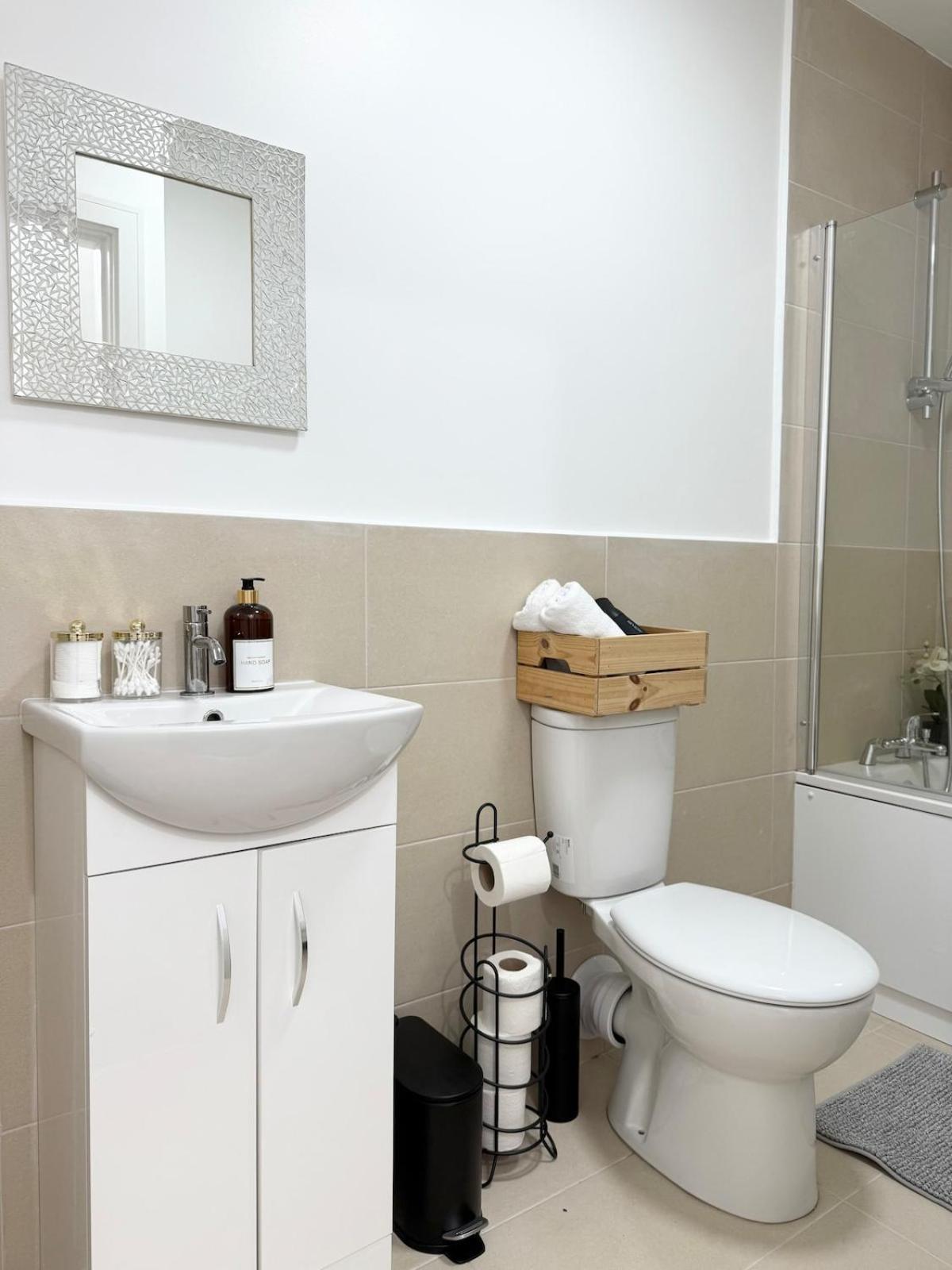 Flat In Old Street 6 *