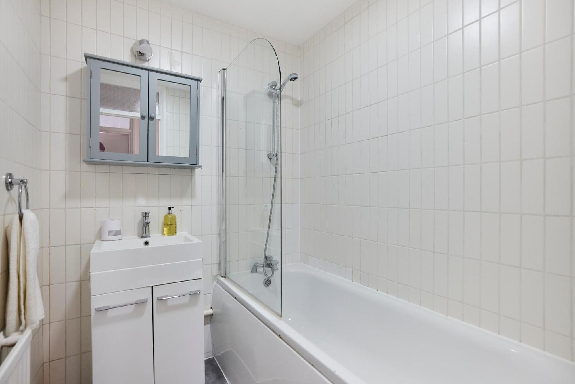 The West Hampstead Base - 2bdr Apartment