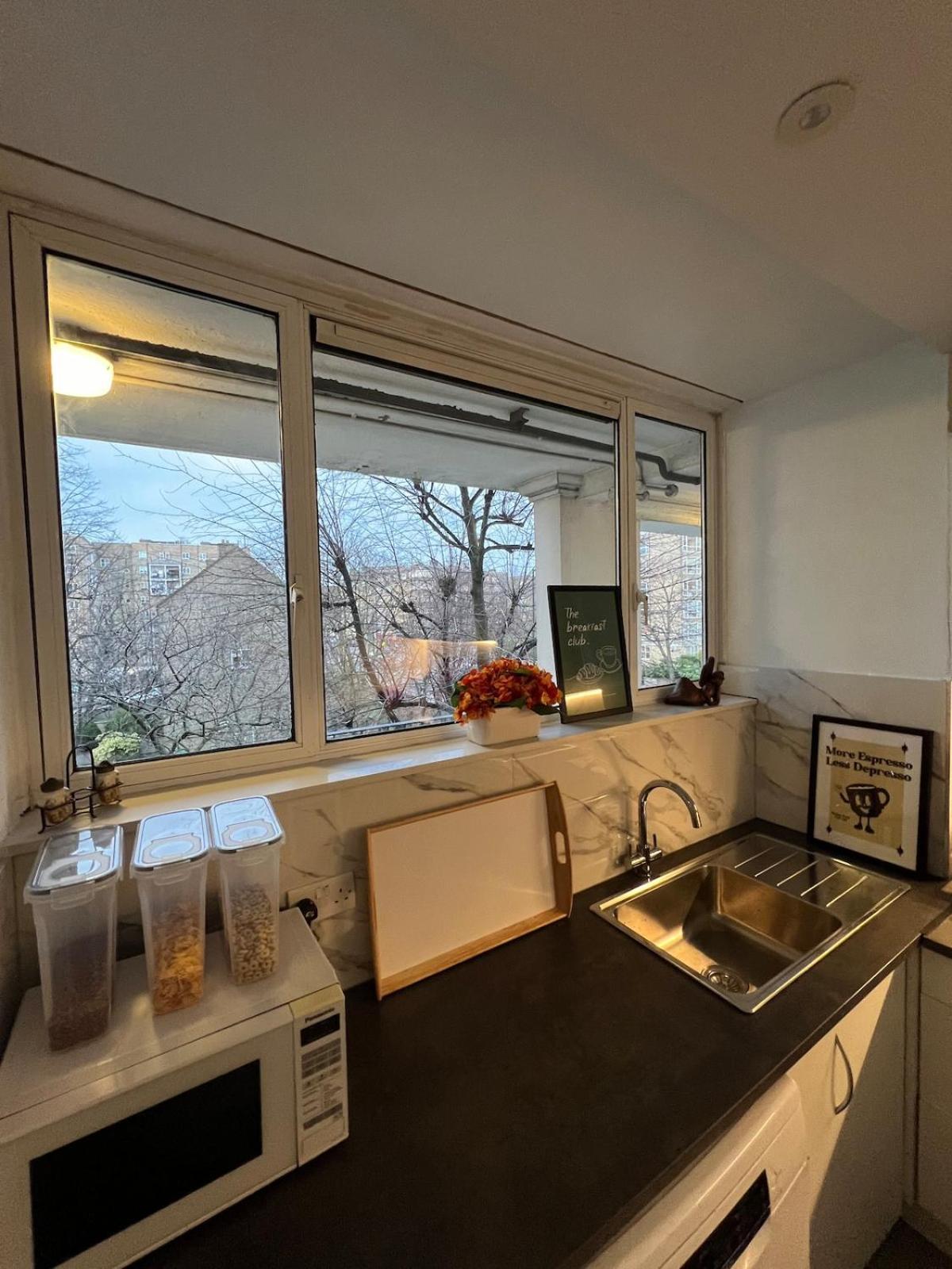 Amazing Location 2 Bed Swiss Leilighet London