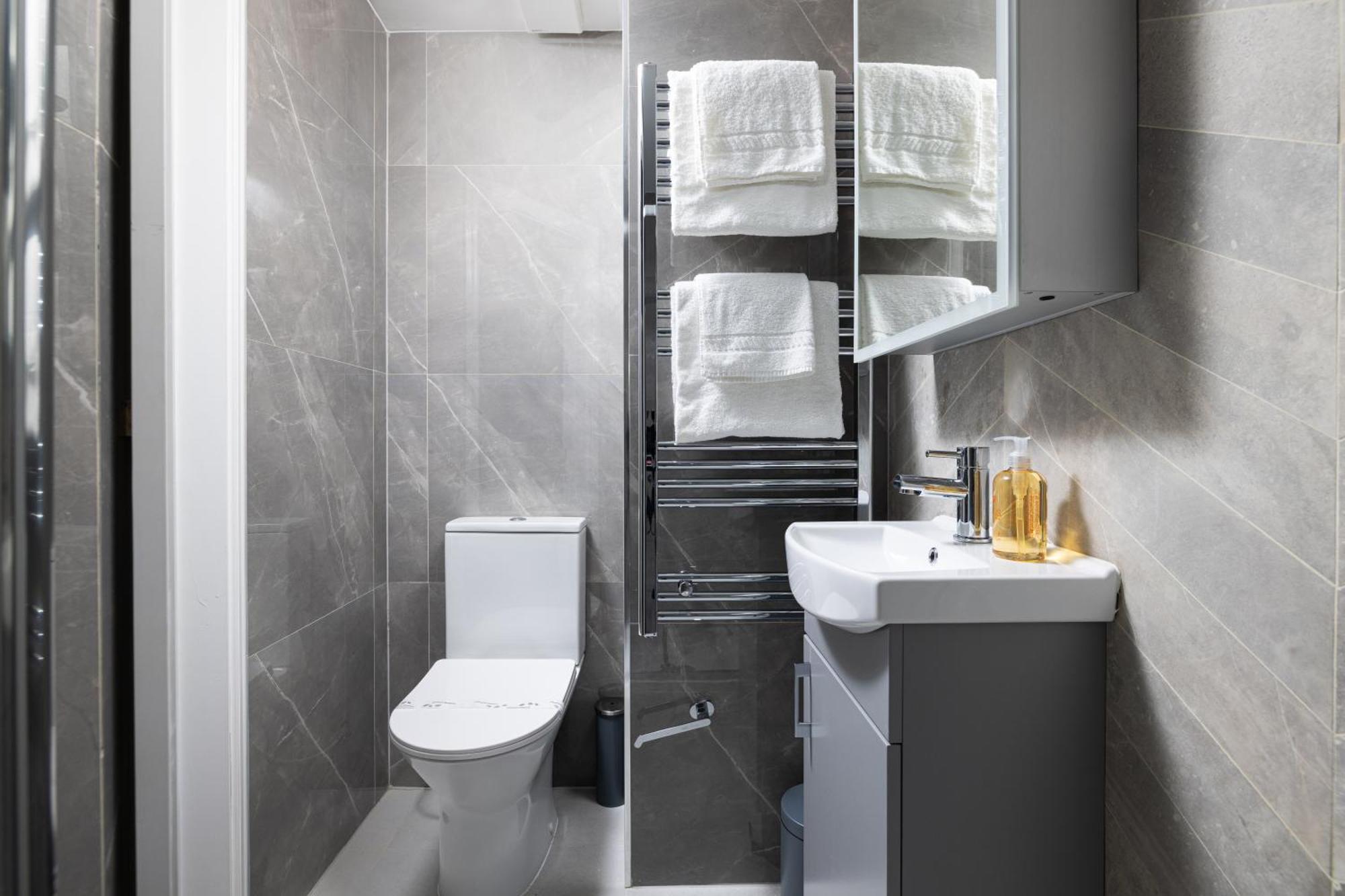 Charmstay Kensington Olympia Apartment *