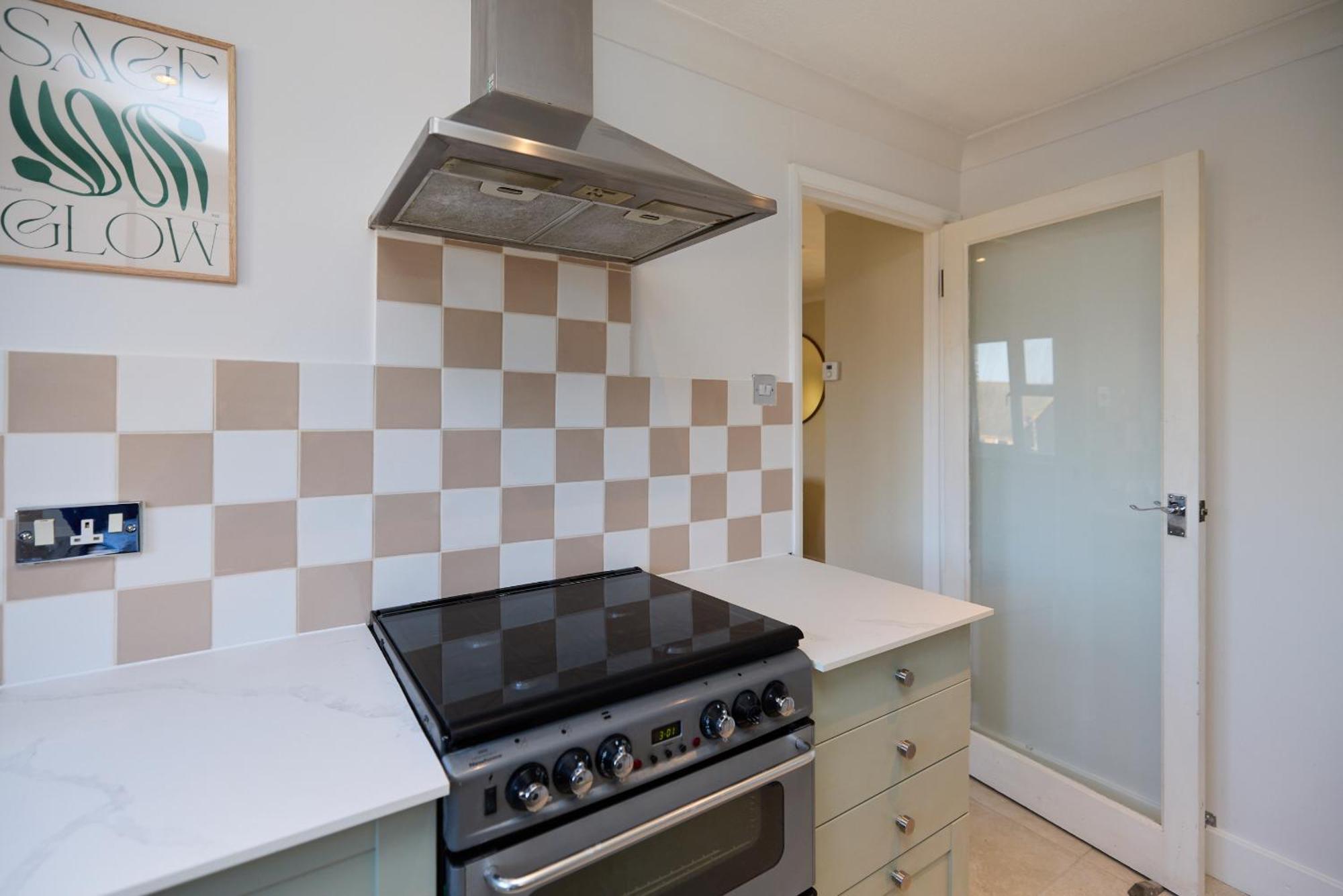 The Kennington Park Retreat - Inviting 2bdr London
