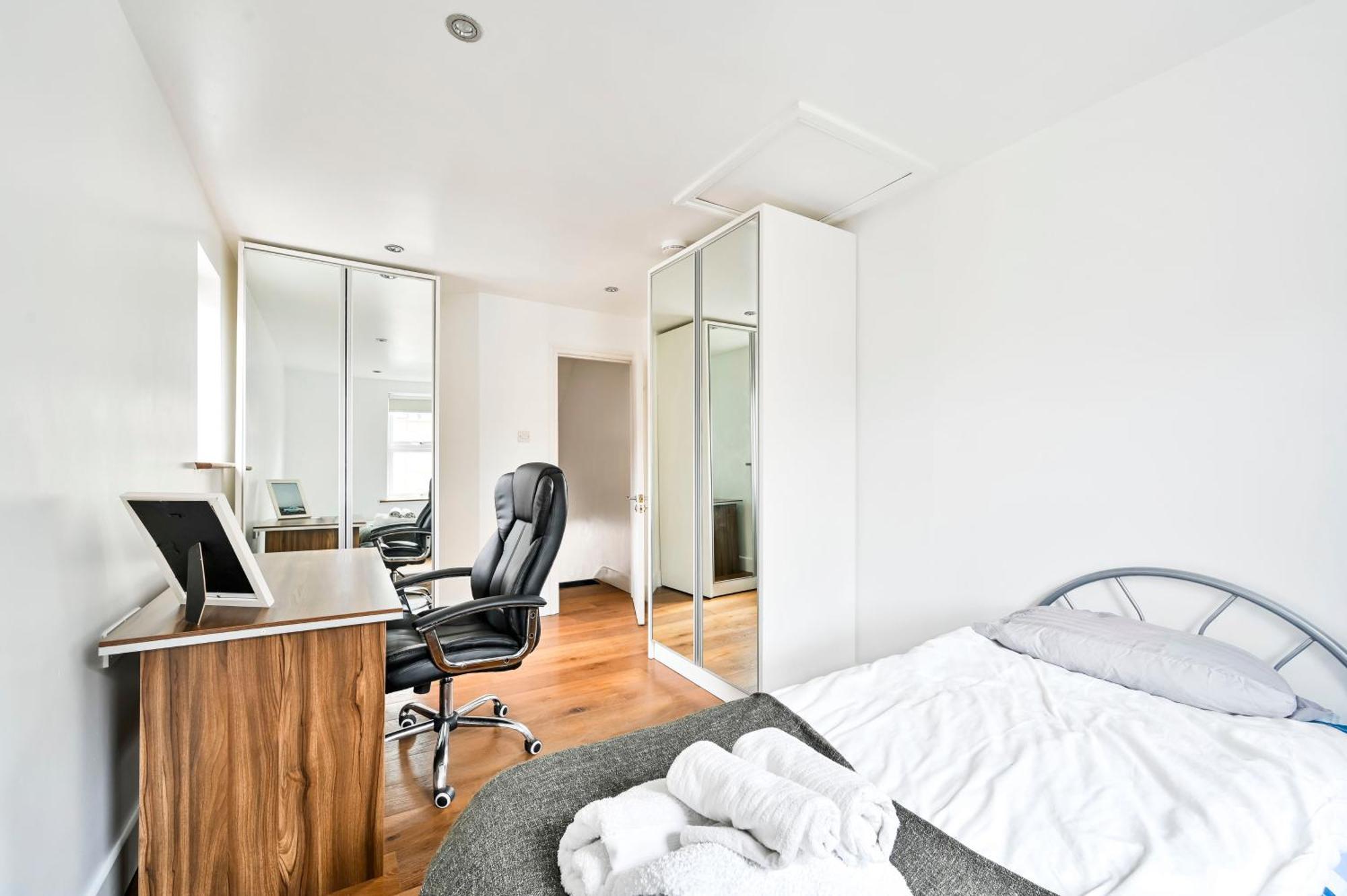 Lovely 4 Bedrooms Entire House In Hammersmith Apartment