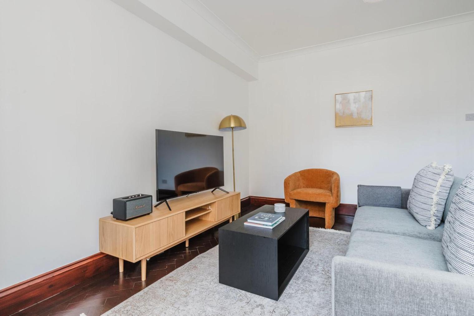 Blueground Bayswater Fully Furnished Equipped Lon-579