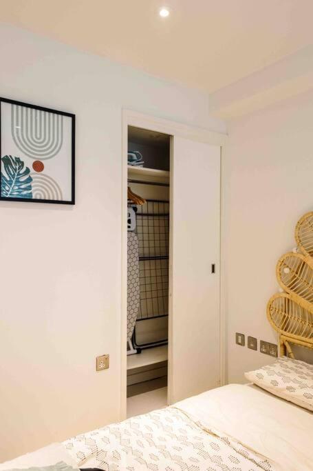 Cant Be Centrally Located * London