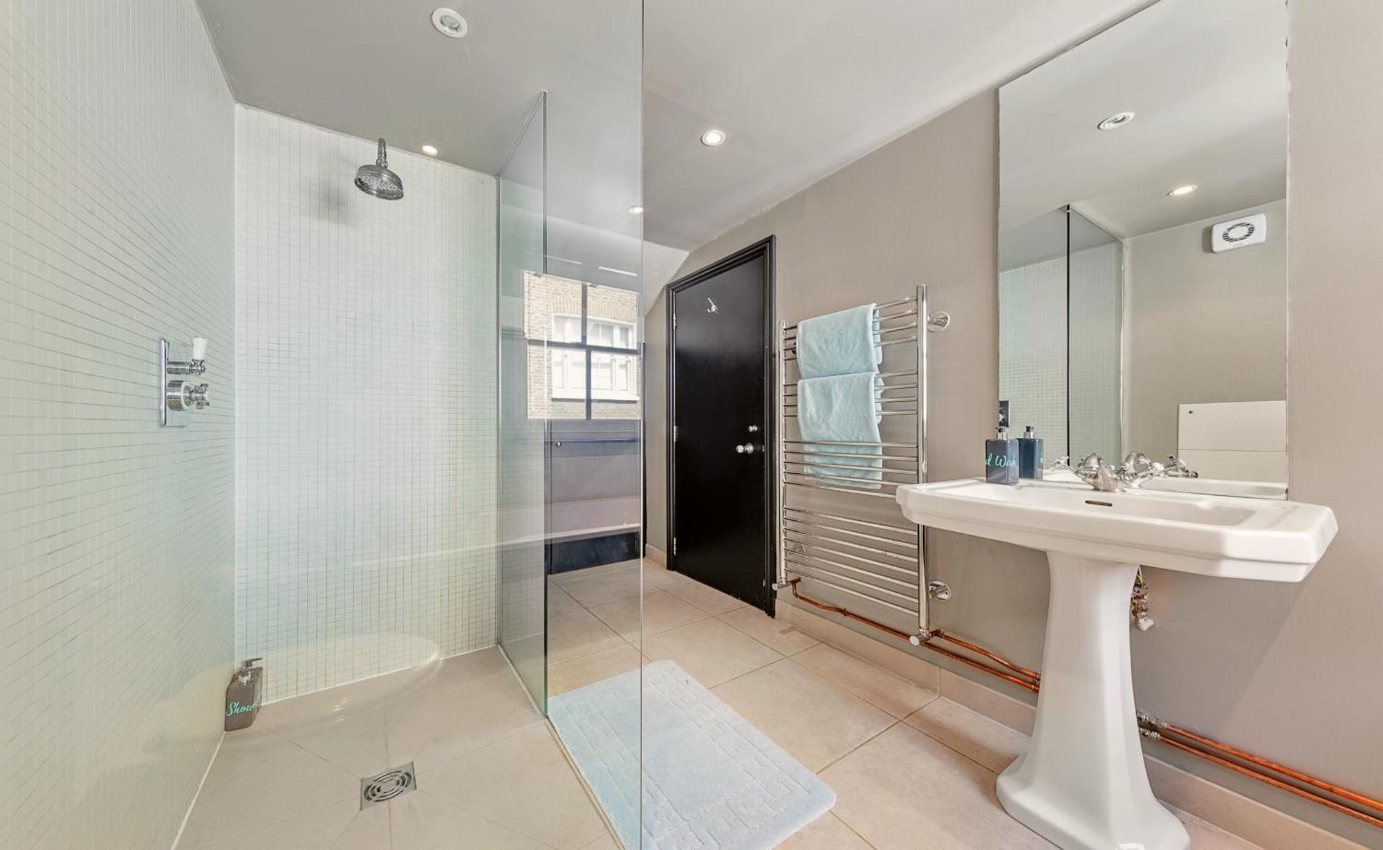 Townhouse With Rooftop By Hyde Park Appartement