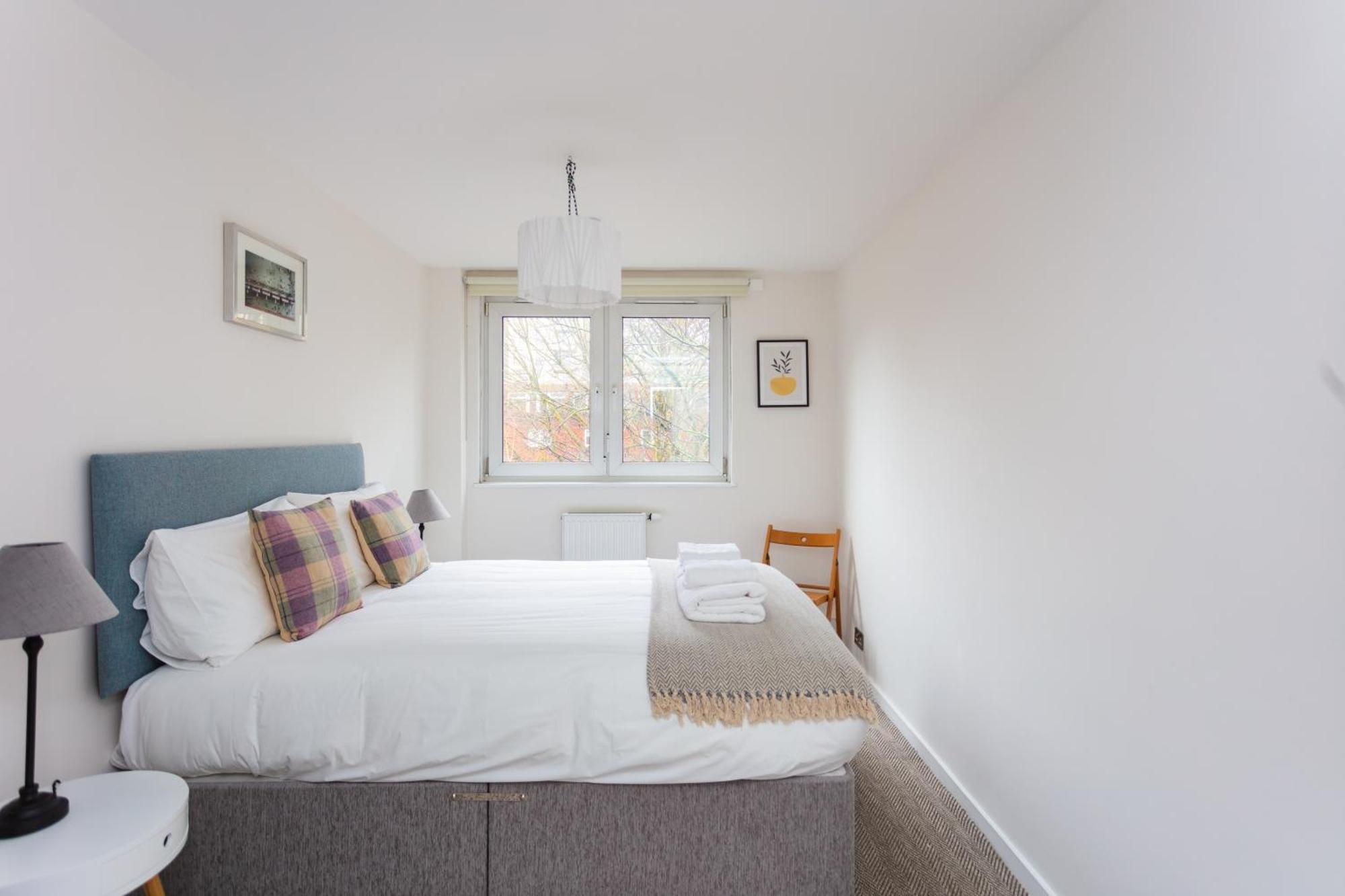 Spacious 3 Bedroom In Old Street Apartment