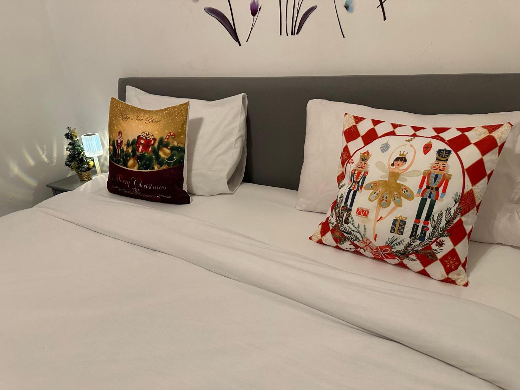 Apartment 2 Bed 2 Bath - Free Parking - 3min Walk To The Train Station - 19min To Liverpool Street 5min To Victoria Line 1gb Broadband Super Fast Internet Ground Floor 100s Of Shops Restaurants Bakeries 24-hour Asda Superst