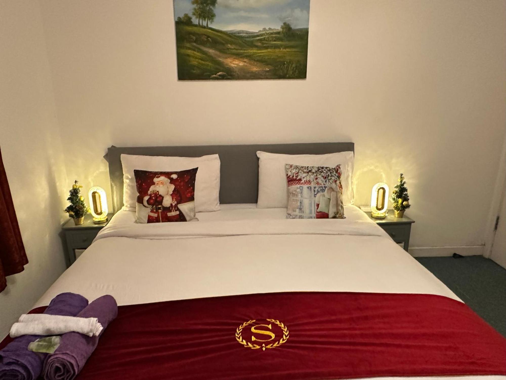 2 Bed 2 Bath - Free Parking - 3min Walk To The Train Station - 19min To Liverpool Street 5min To Victoria Line 1gb Broadband Super Fast Internet Ground Floor 100s Of Shops Restaurants Bakeries 24-hour Asda Superst Apartment