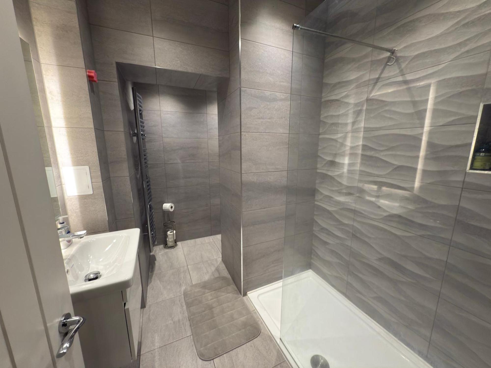 West Luxury Oasis, Ealing Broadway - Location!!! * Londen