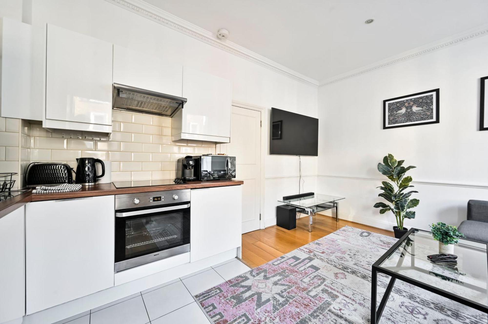 Prime Location Marylebone Baker St Apartment London