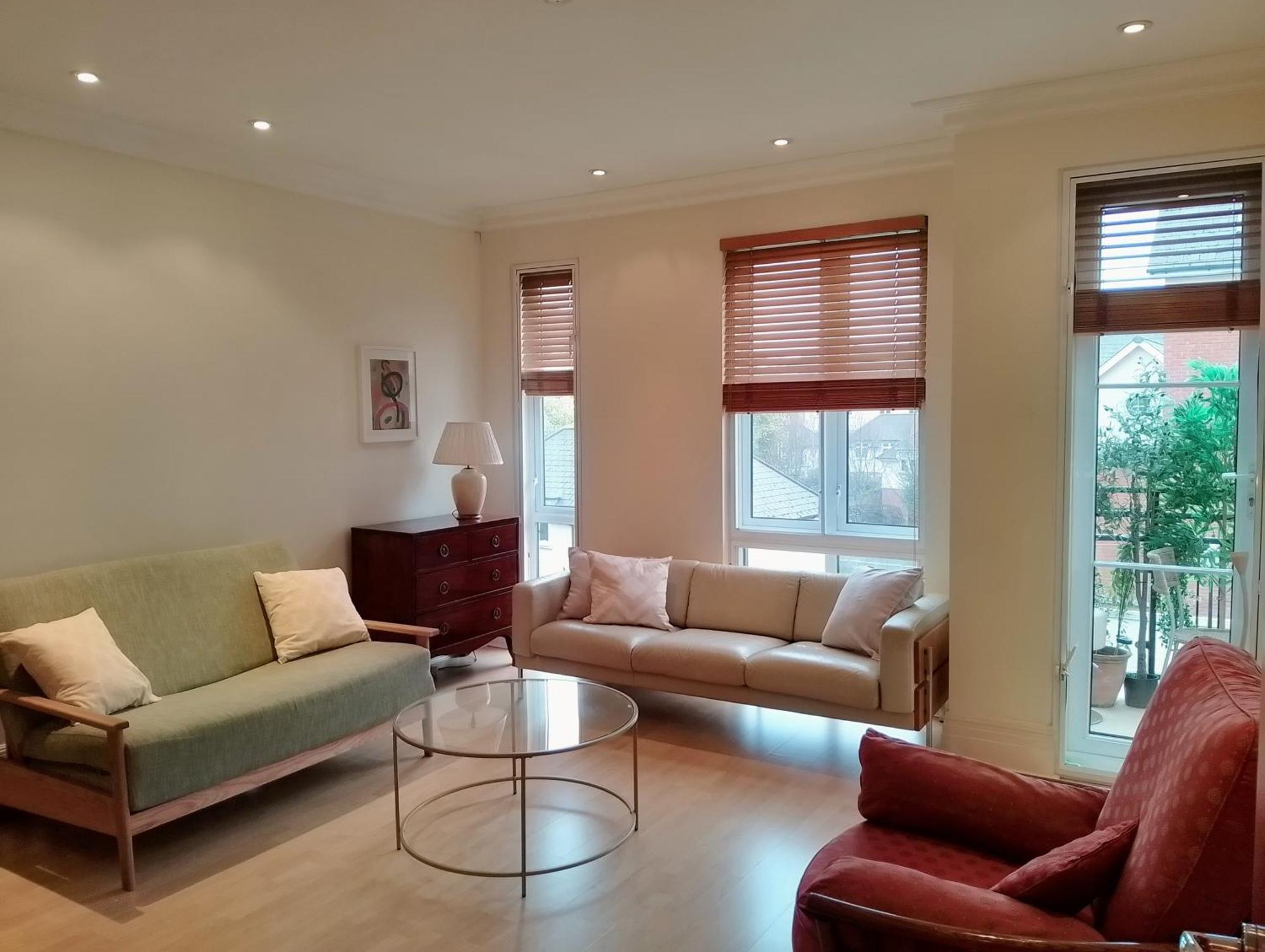 Beautiful Apartment With Underground Parking, Balcony In Kew, Richmond London * London