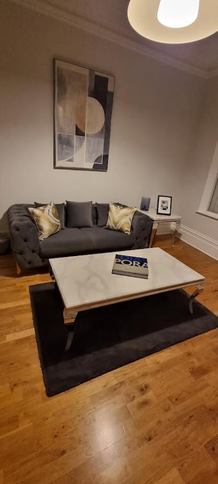 Leilighet Star Warwick Mansions 3-bed Oasis London
