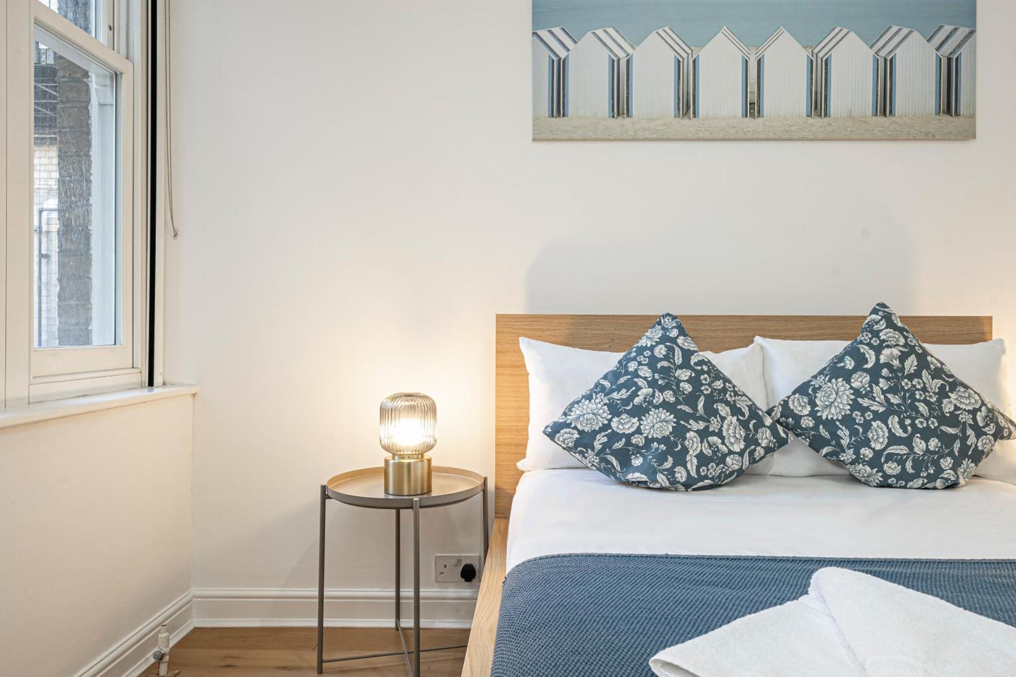 Baker Street Apartment *