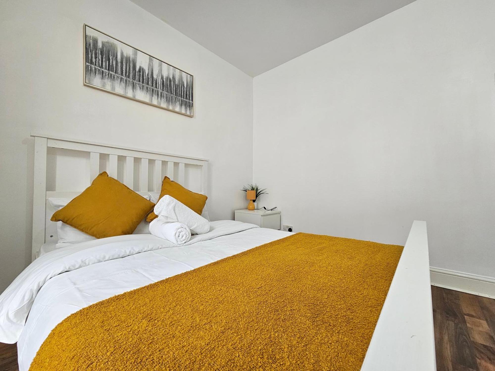 Aldgate Apartment