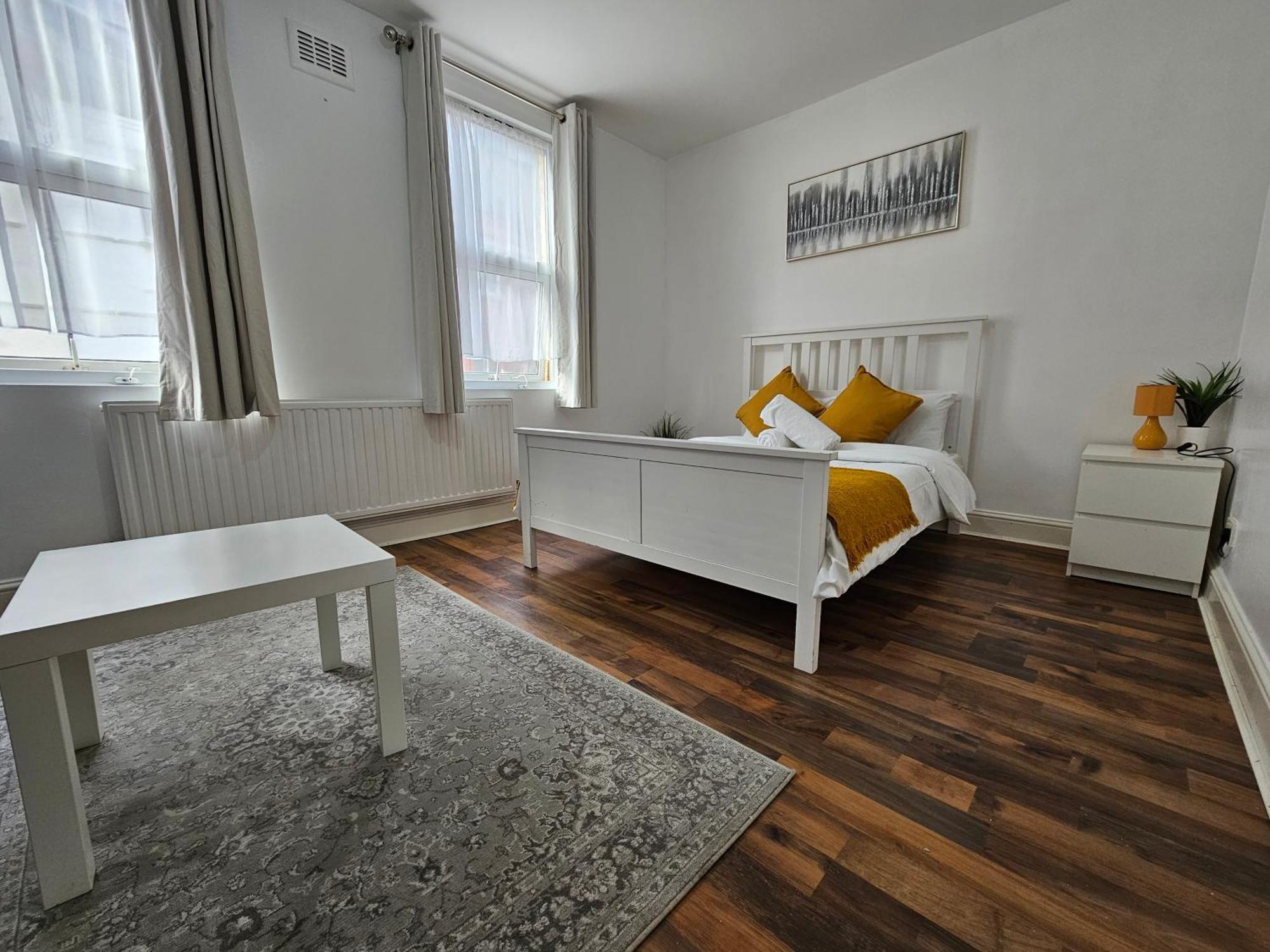 Apartment Aldgate London