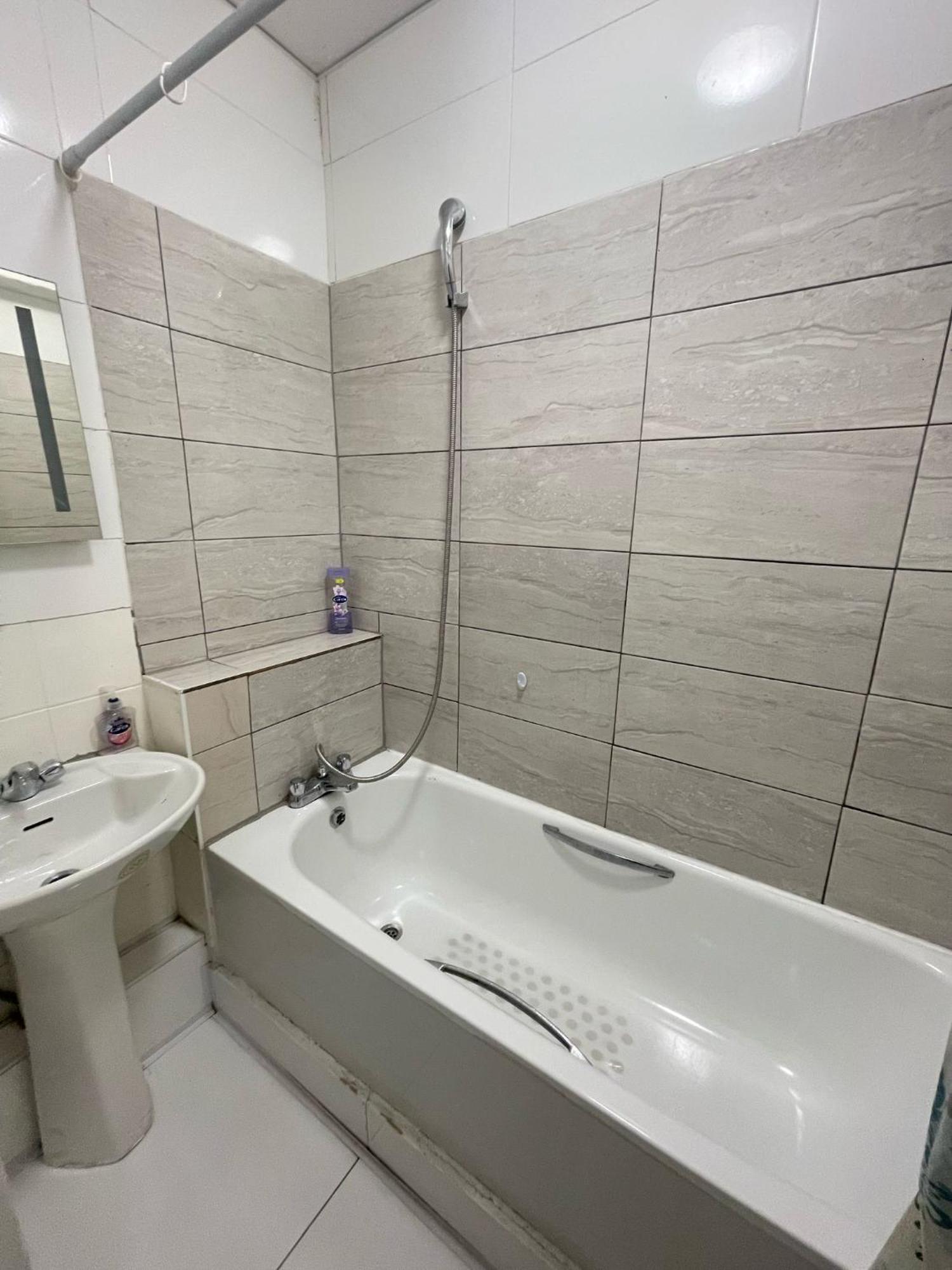 2 Bedroom Flat Ground Floor Apartment