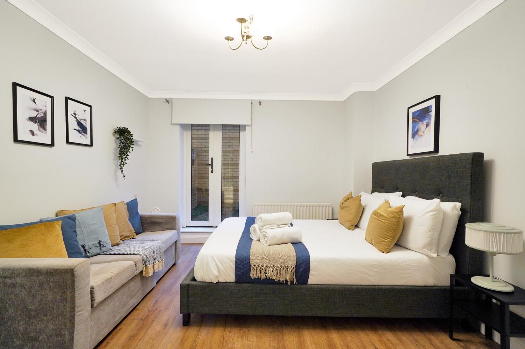 Luxury 3-bed With Private Garden En-suites & Underground Parking Prime Nw6 Location