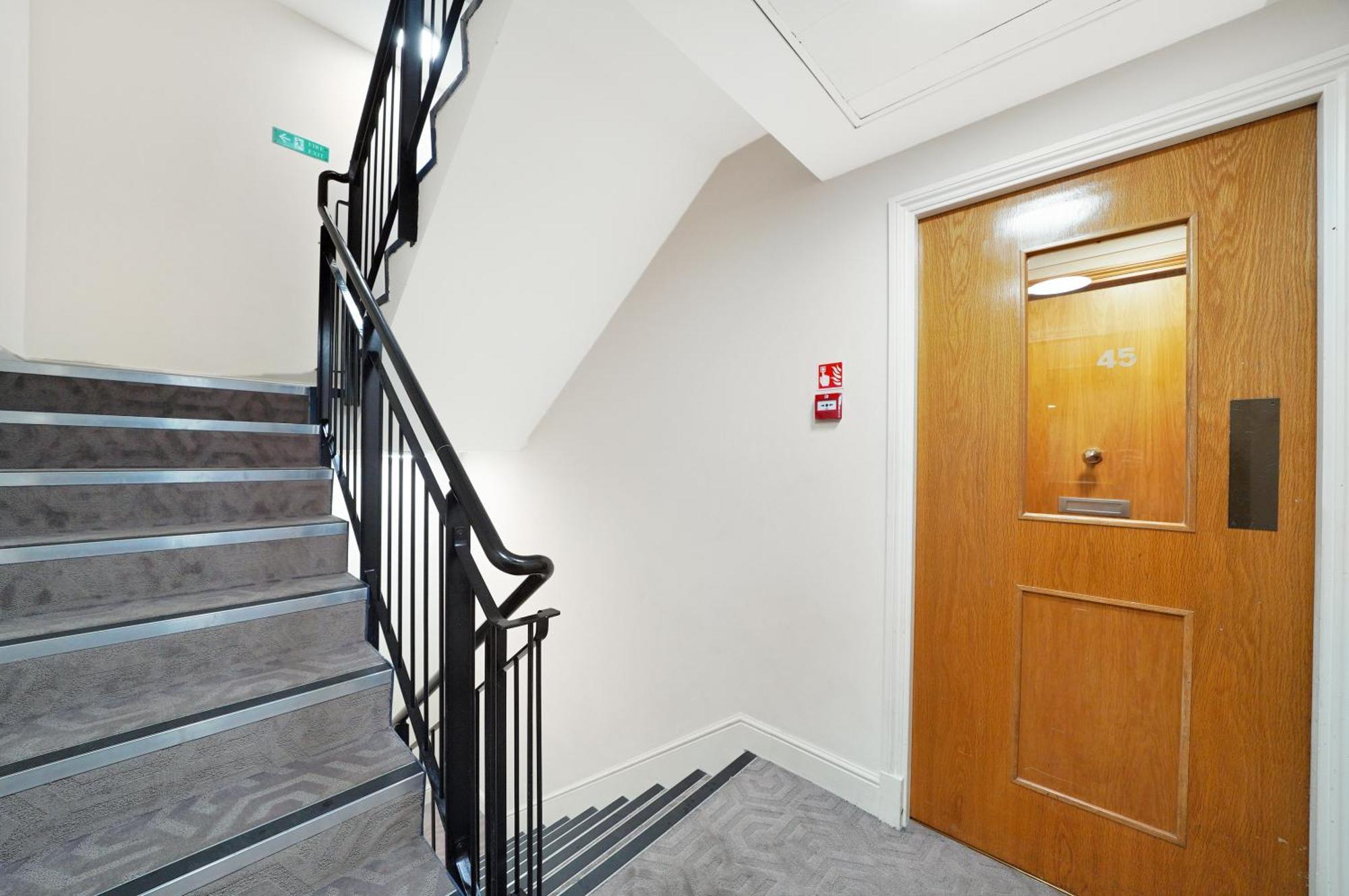 Luxury 3-bed With Private Garden En-suites & Underground Parking Prime Nw6 Location Apartment *