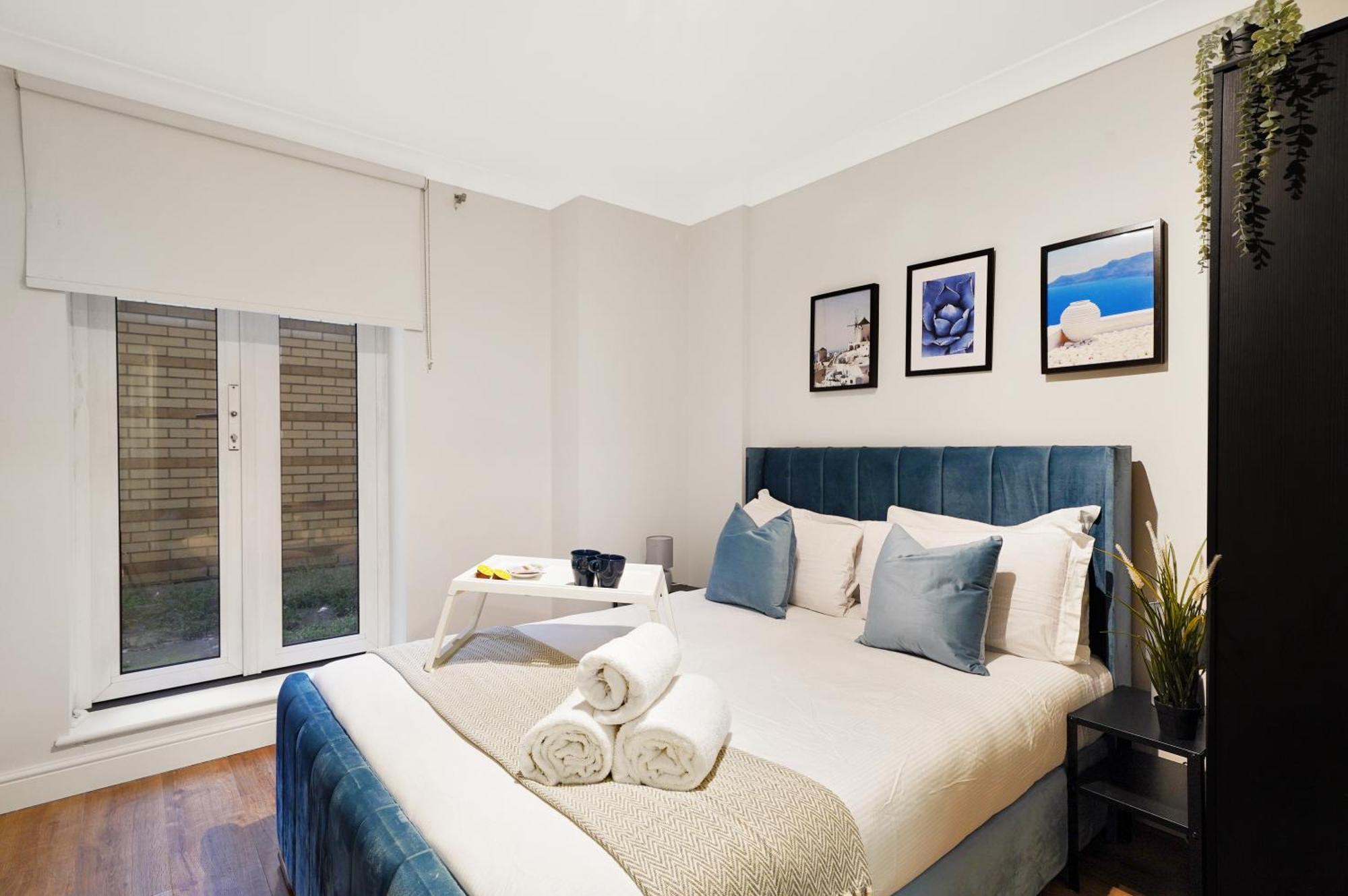 Luxury 3-bed With Private Garden En-suites & Underground Parking Prime Nw6 Location Apartment London