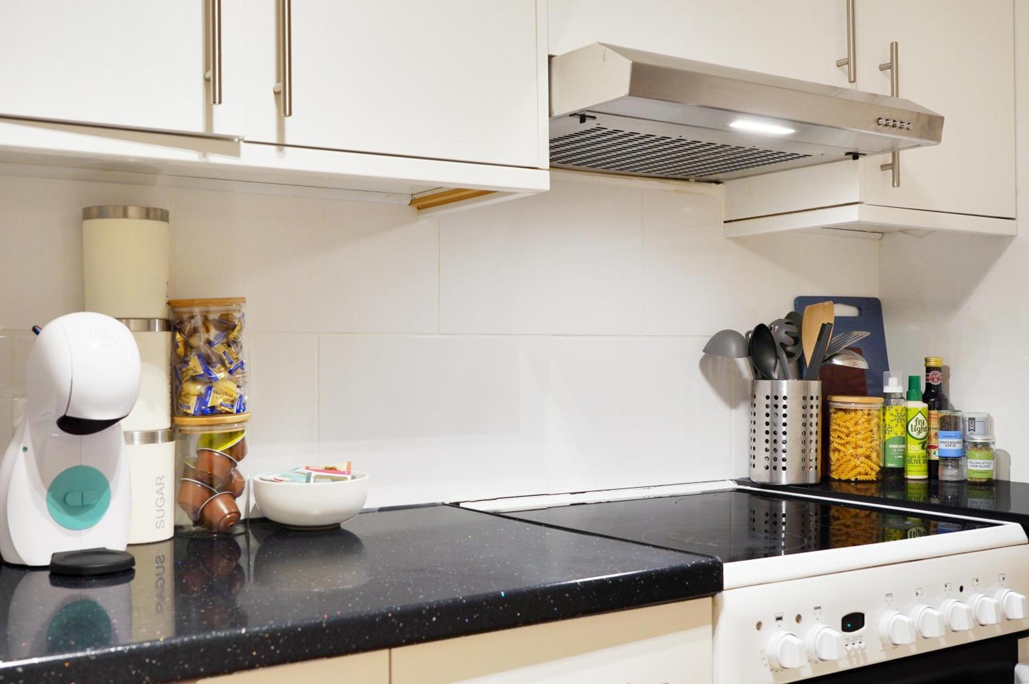 Luxury 3-bed With Private Garden En-suites & Underground Parking Prime Nw6 Location Apartment *