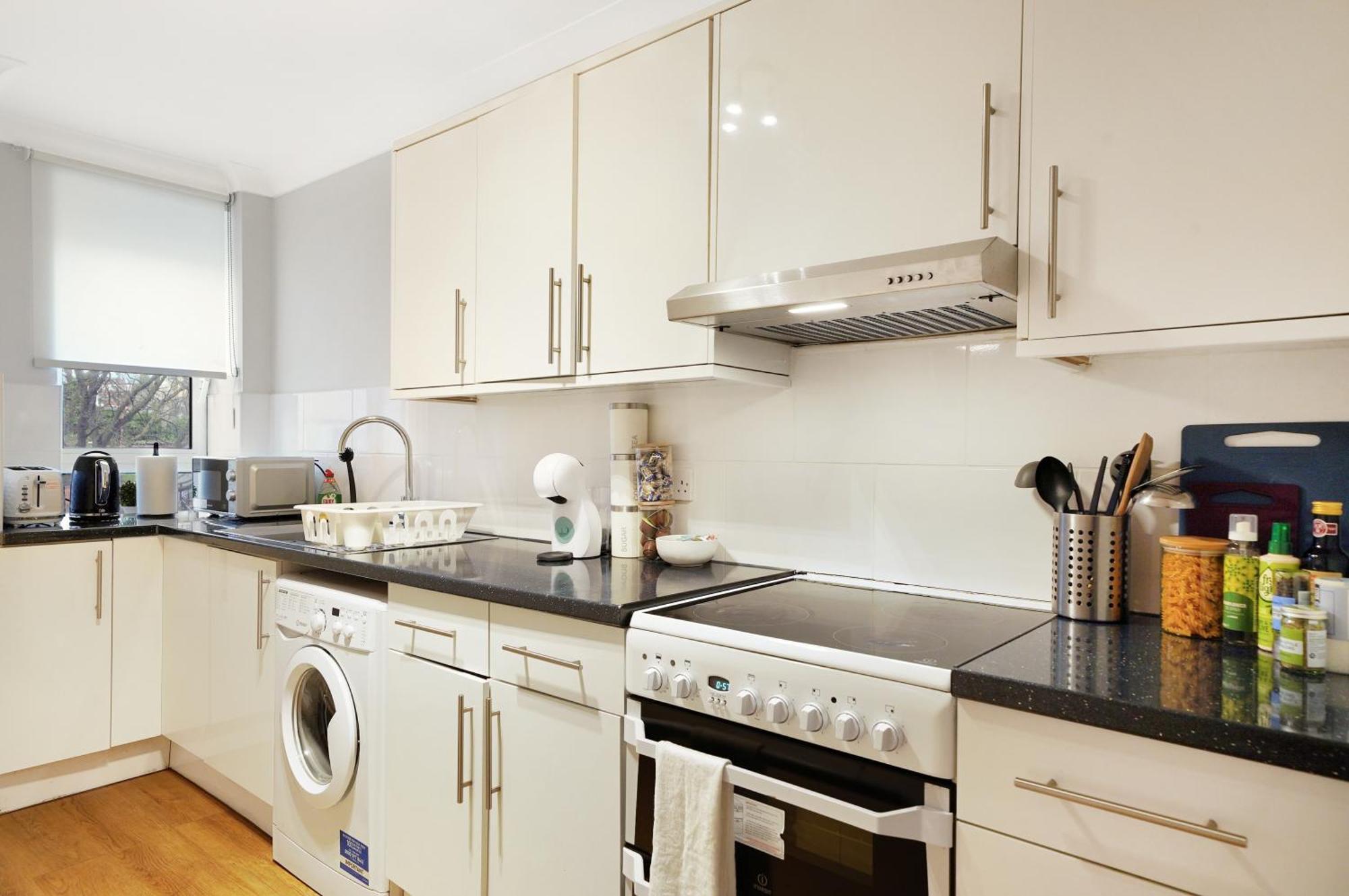 Apartment Luxury 3-bed With Private Garden En-suites & Underground Parking Prime Nw6 Location *