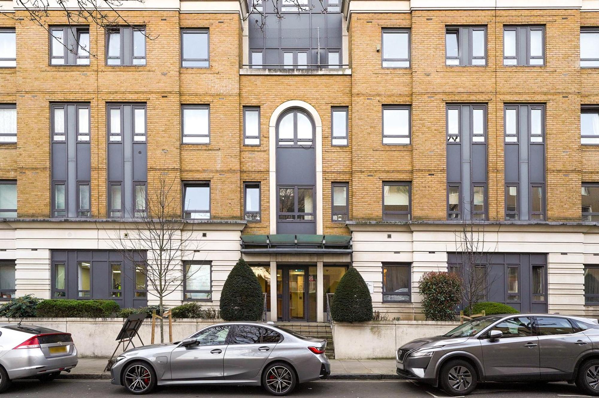 Apartment Luxury 3-bed With Private Garden En-suites & Underground Parking Prime Nw6 Location London