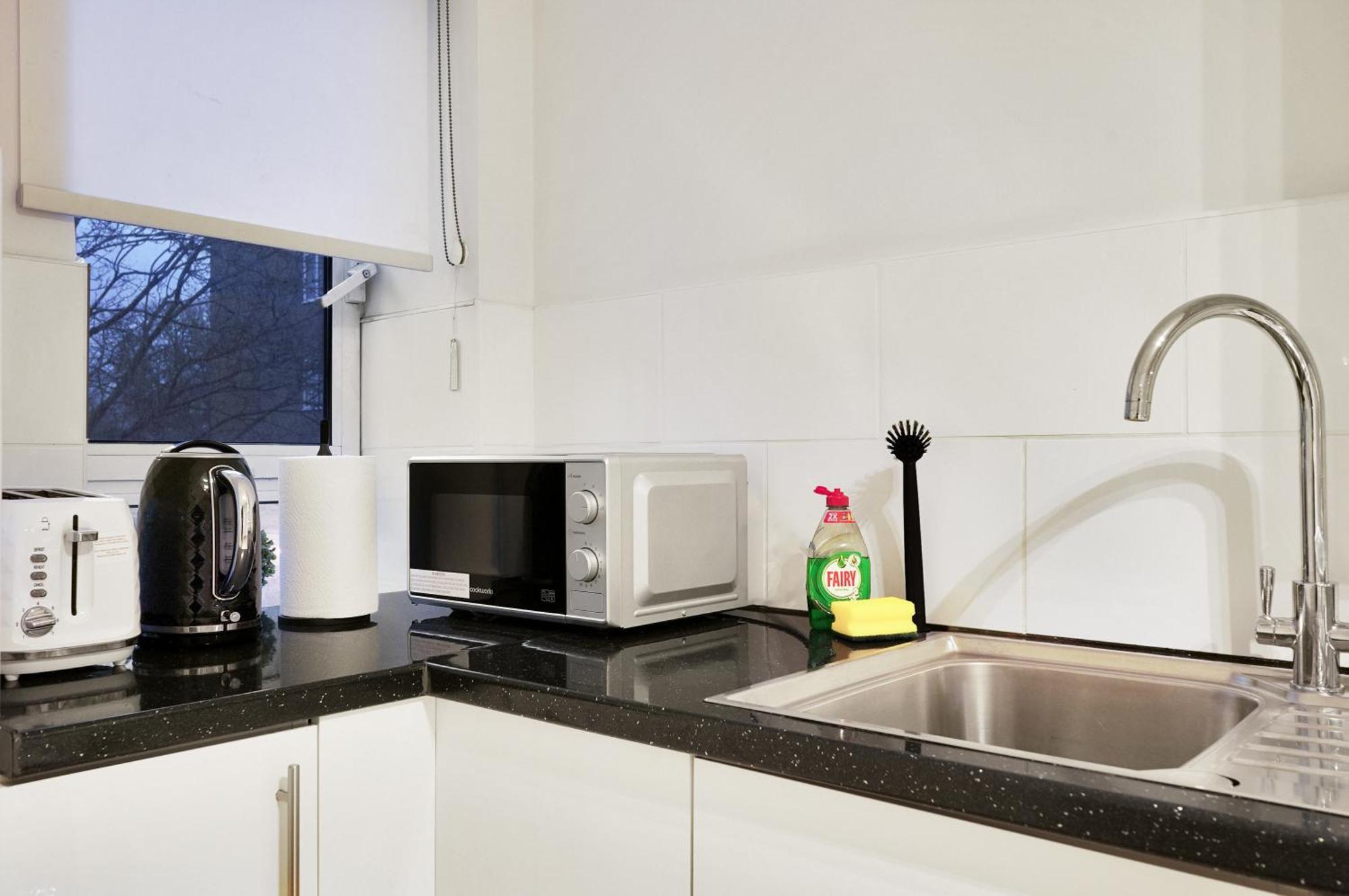 Luxury 3-bed With Private Garden En-suites & Underground Parking Prime Nw6 Location Apartment *