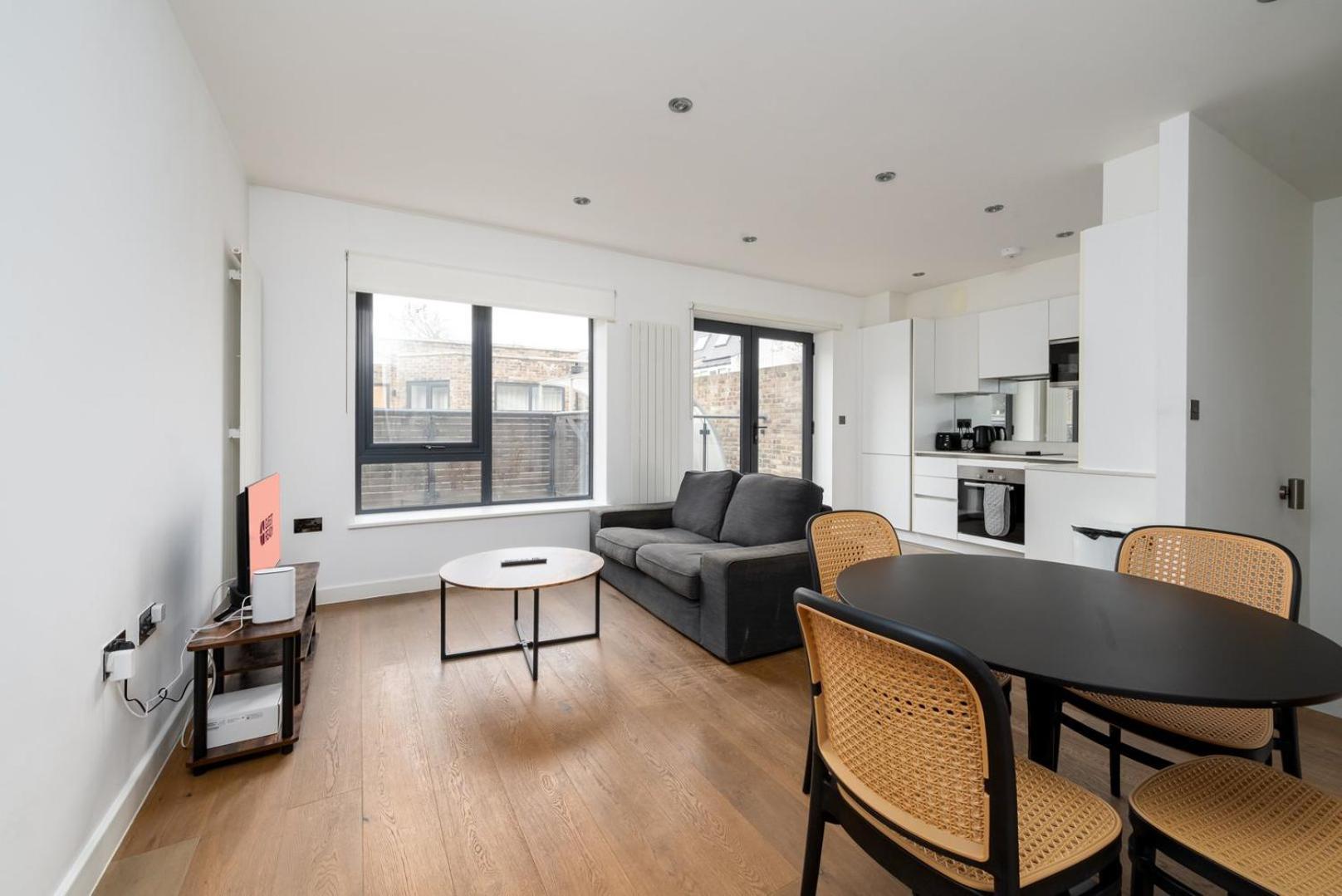 Guestready - A Stylish Haven In * London
